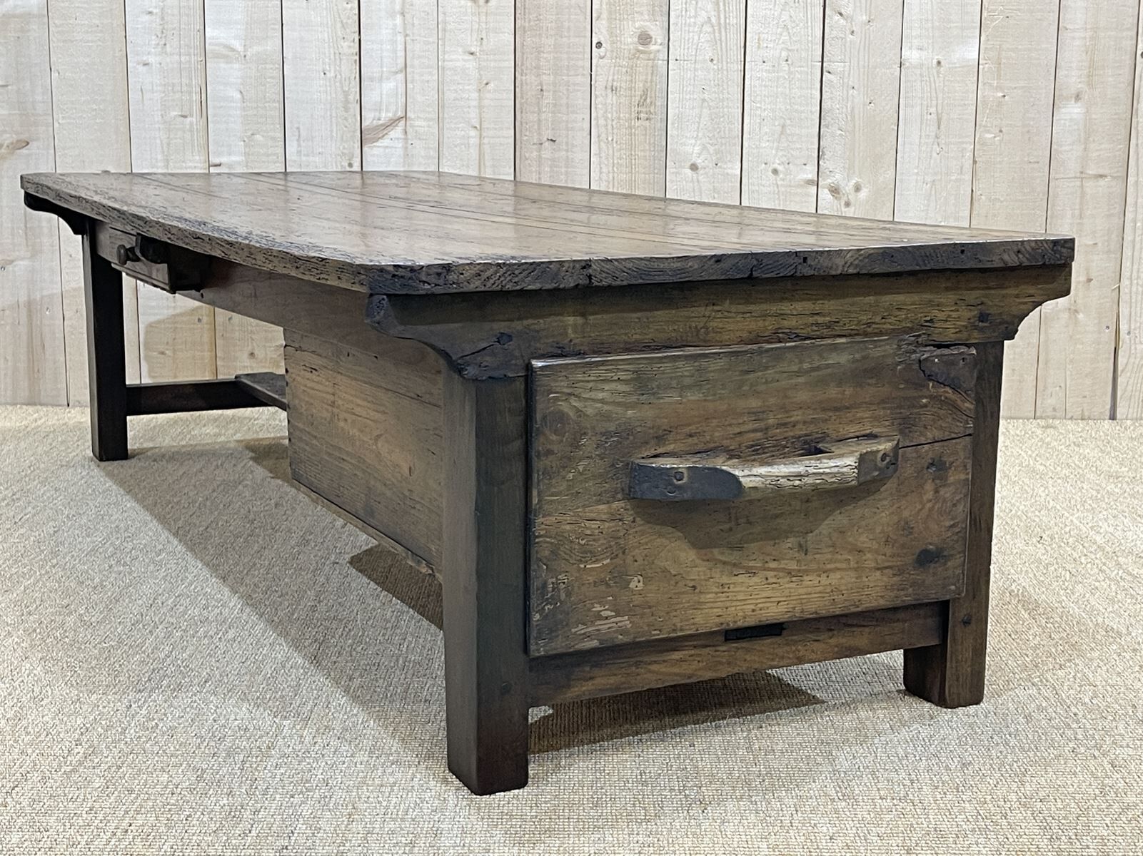 Coffee table early XXth fir with 2 drawers