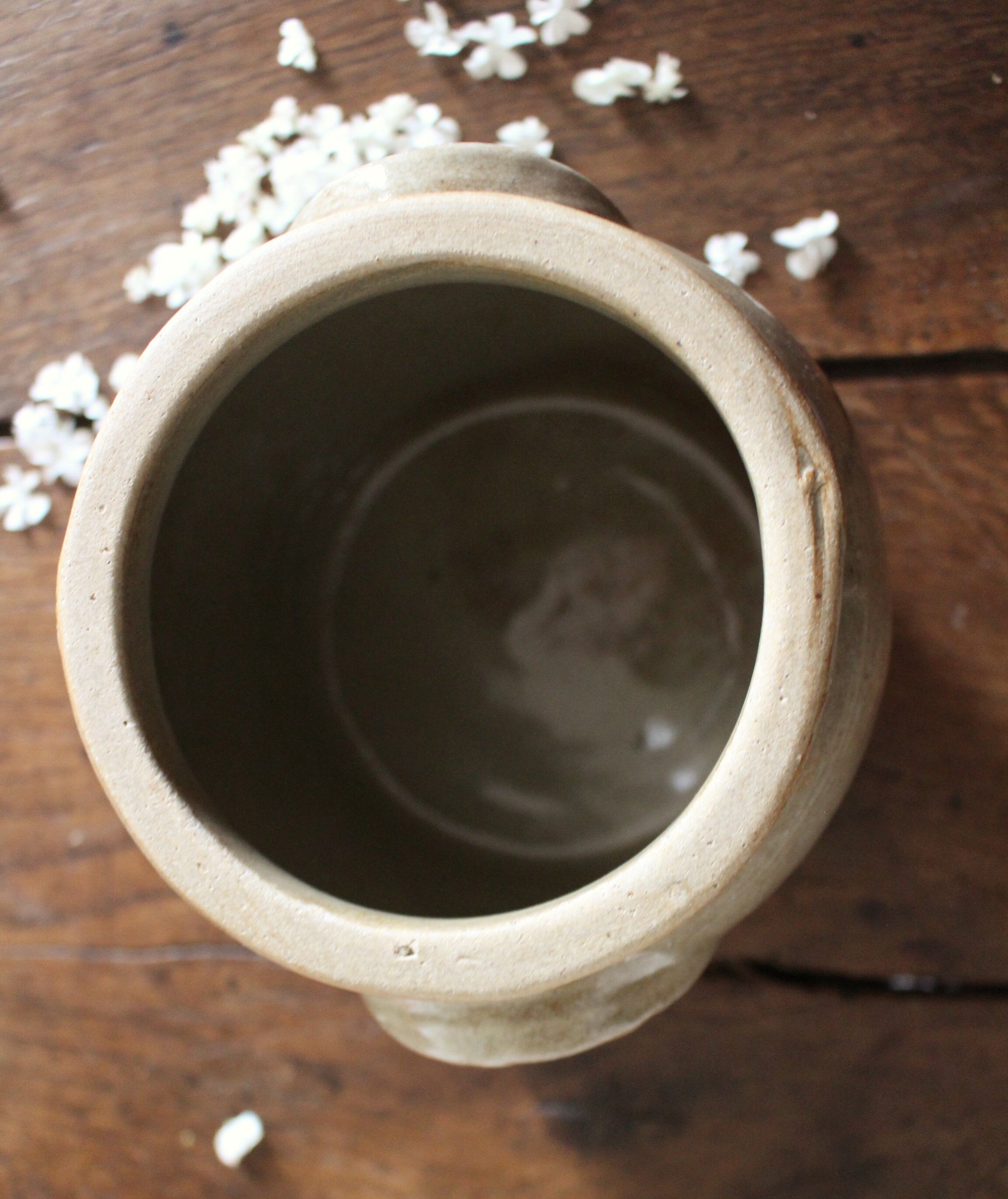 Pot glazed sandstone gray roundness two handles