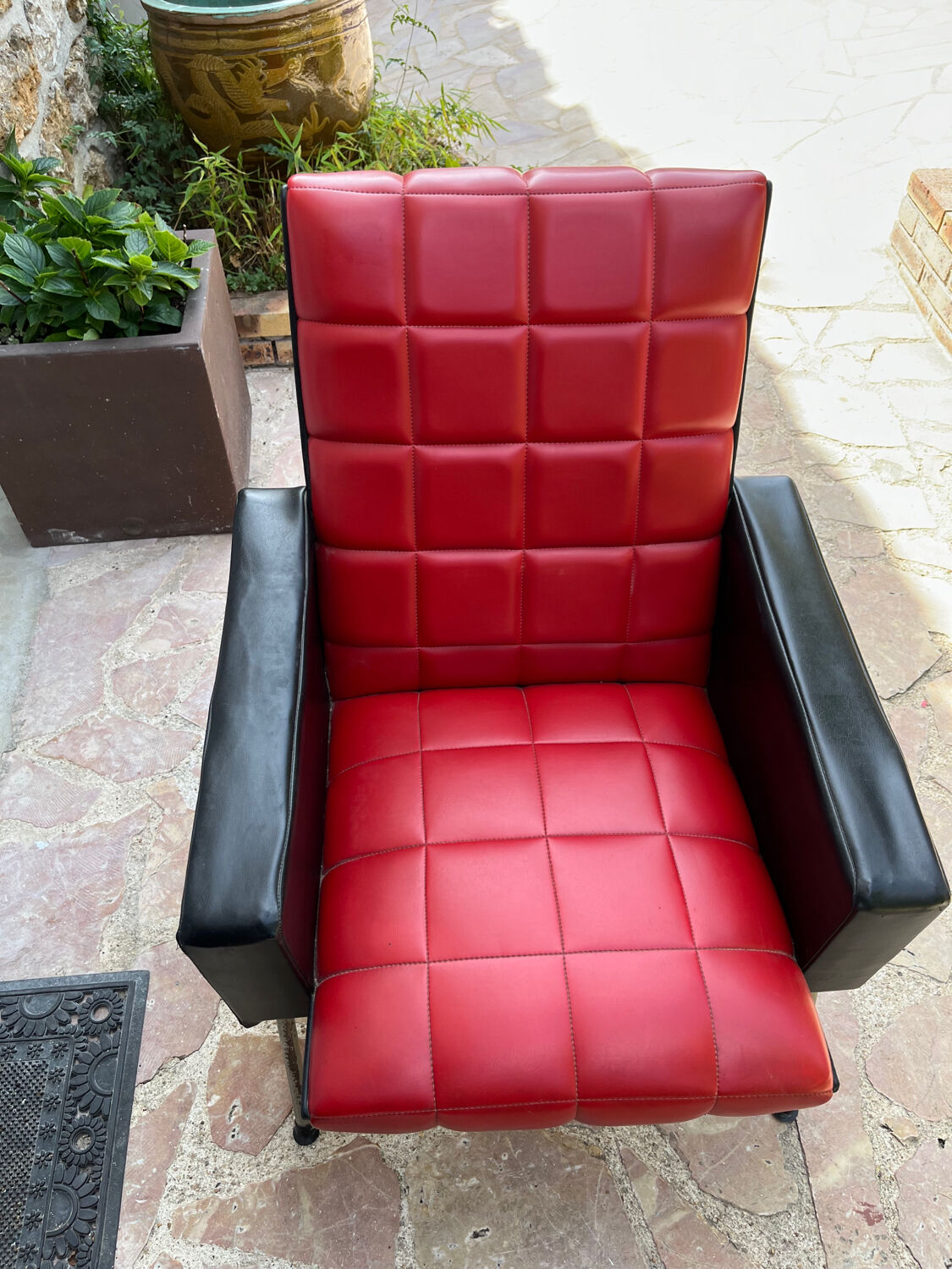 Pair of vintage armchairs in red and black Skai