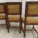 3 chaises anciennes de style à assises et dossiers garnis de velours