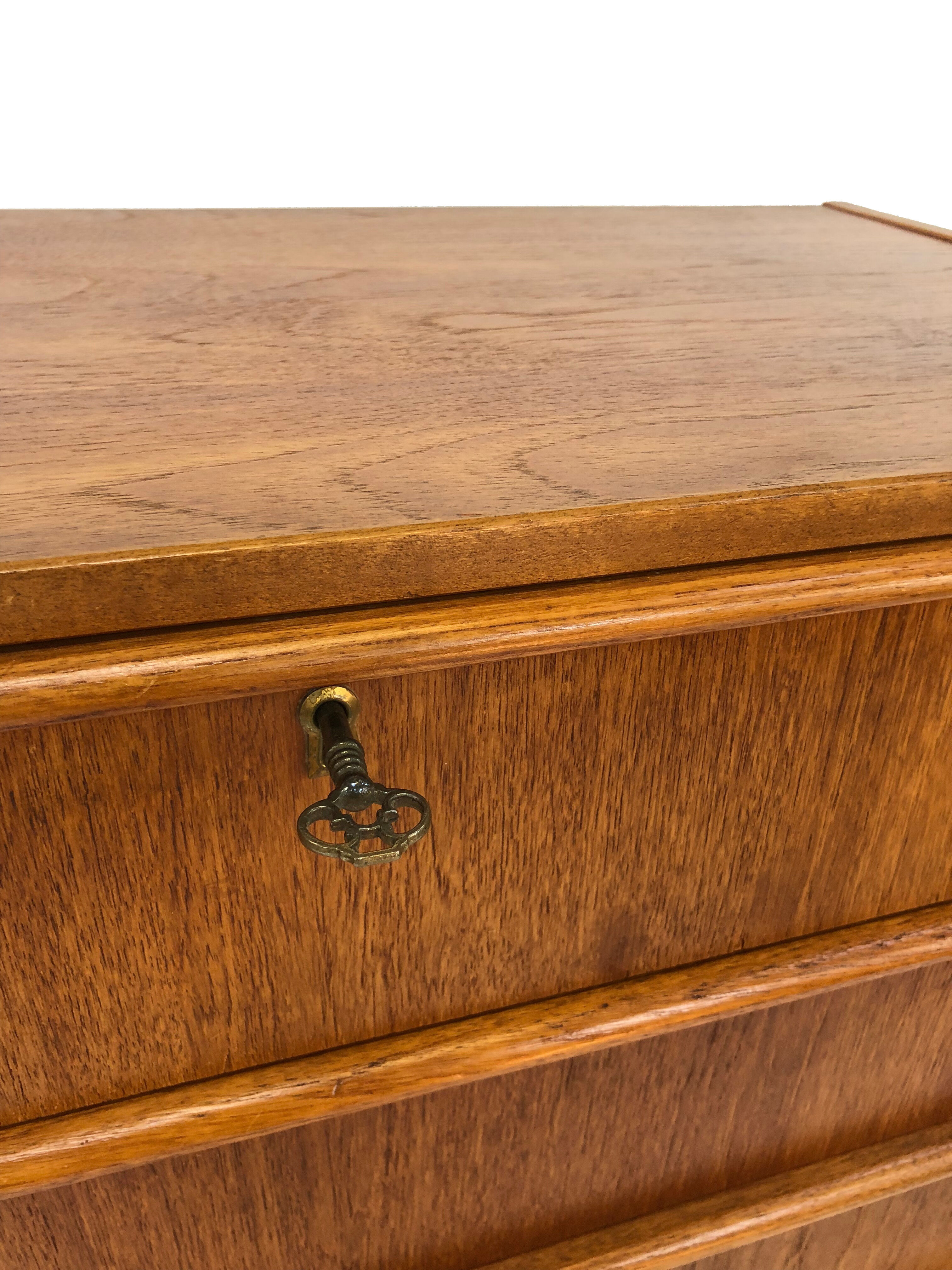 Dresser in teak