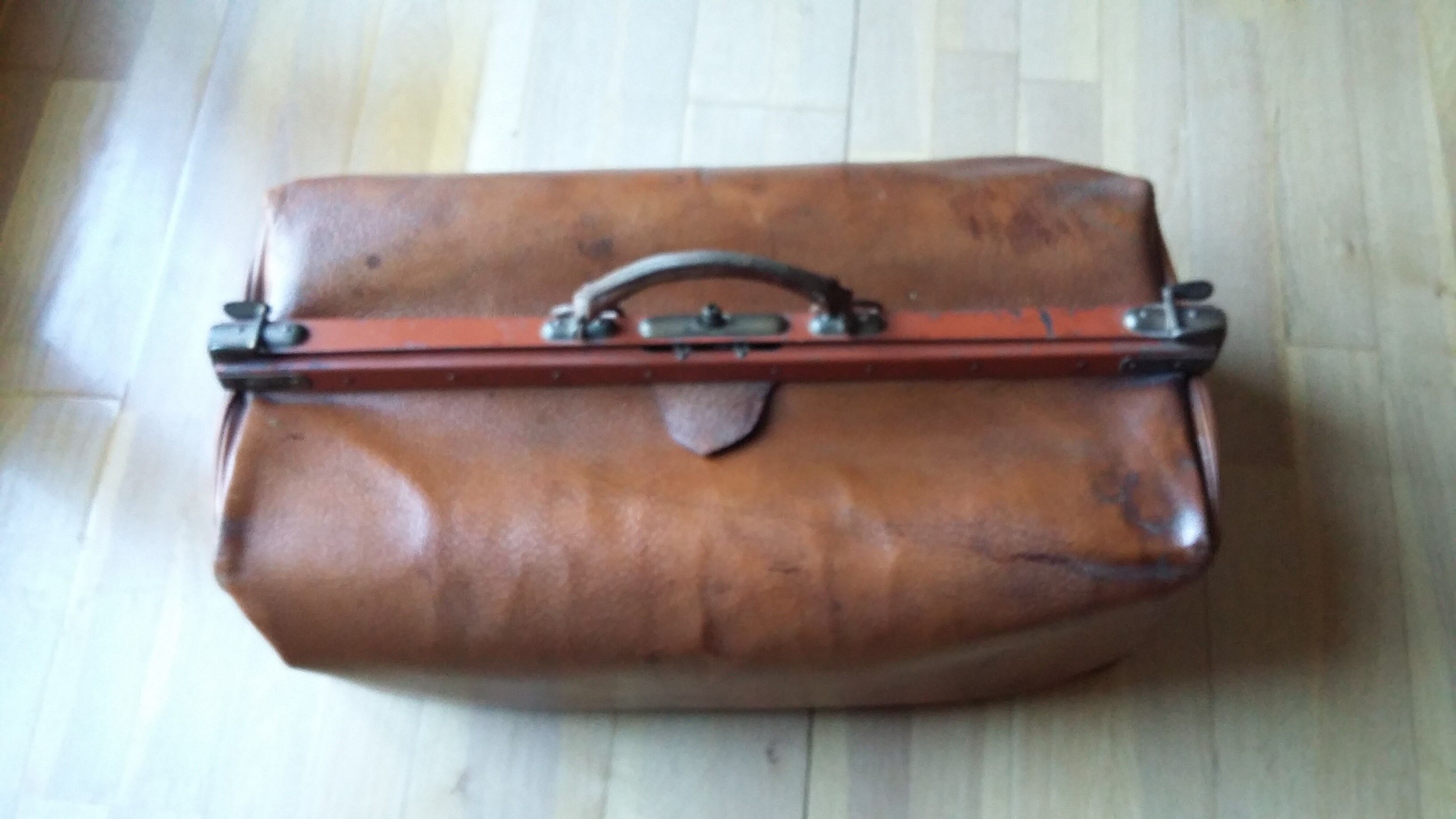 Late 19th century leather suitcase