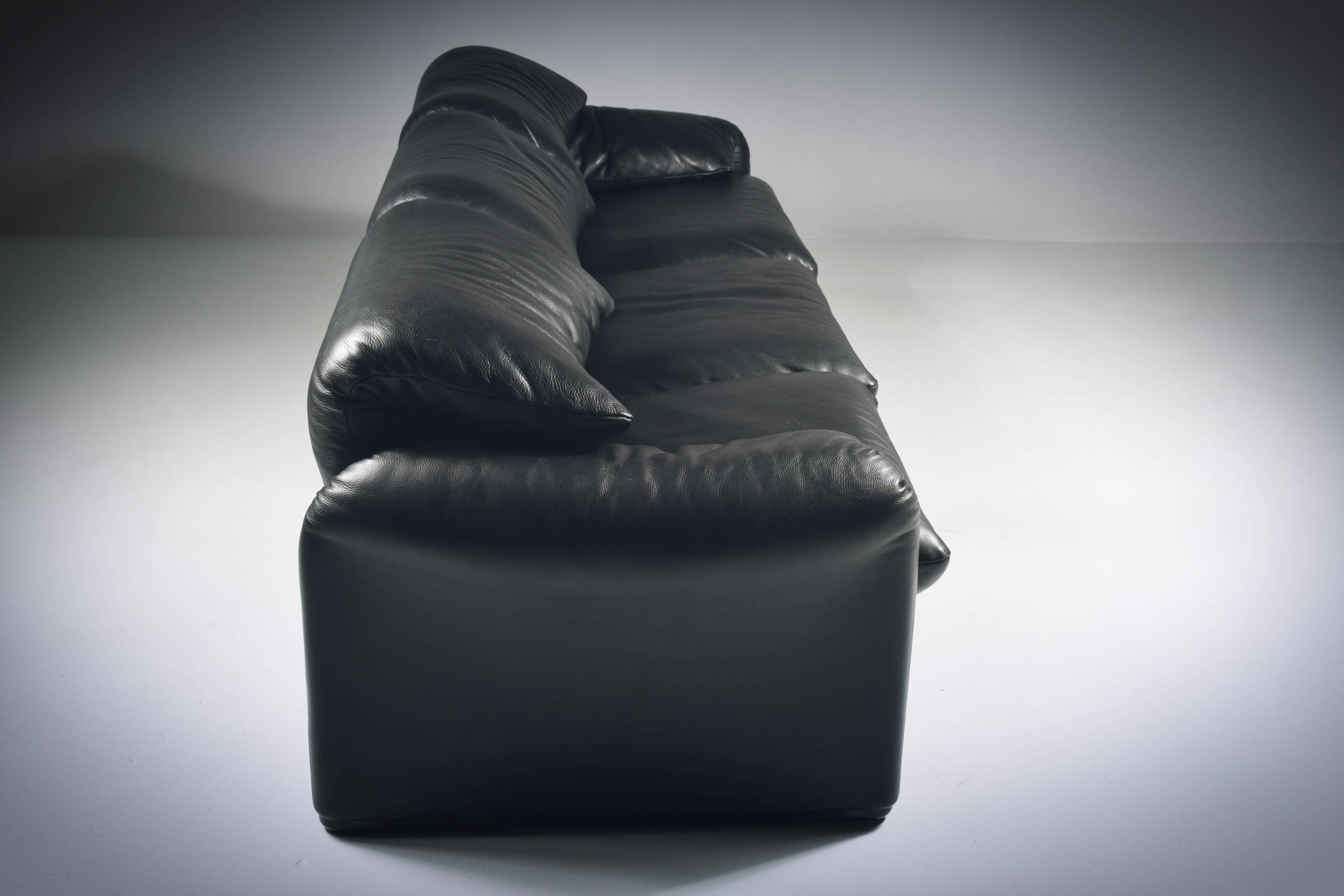 Sofa by Vico Magistretti "Maralunga" for Cassina 1973