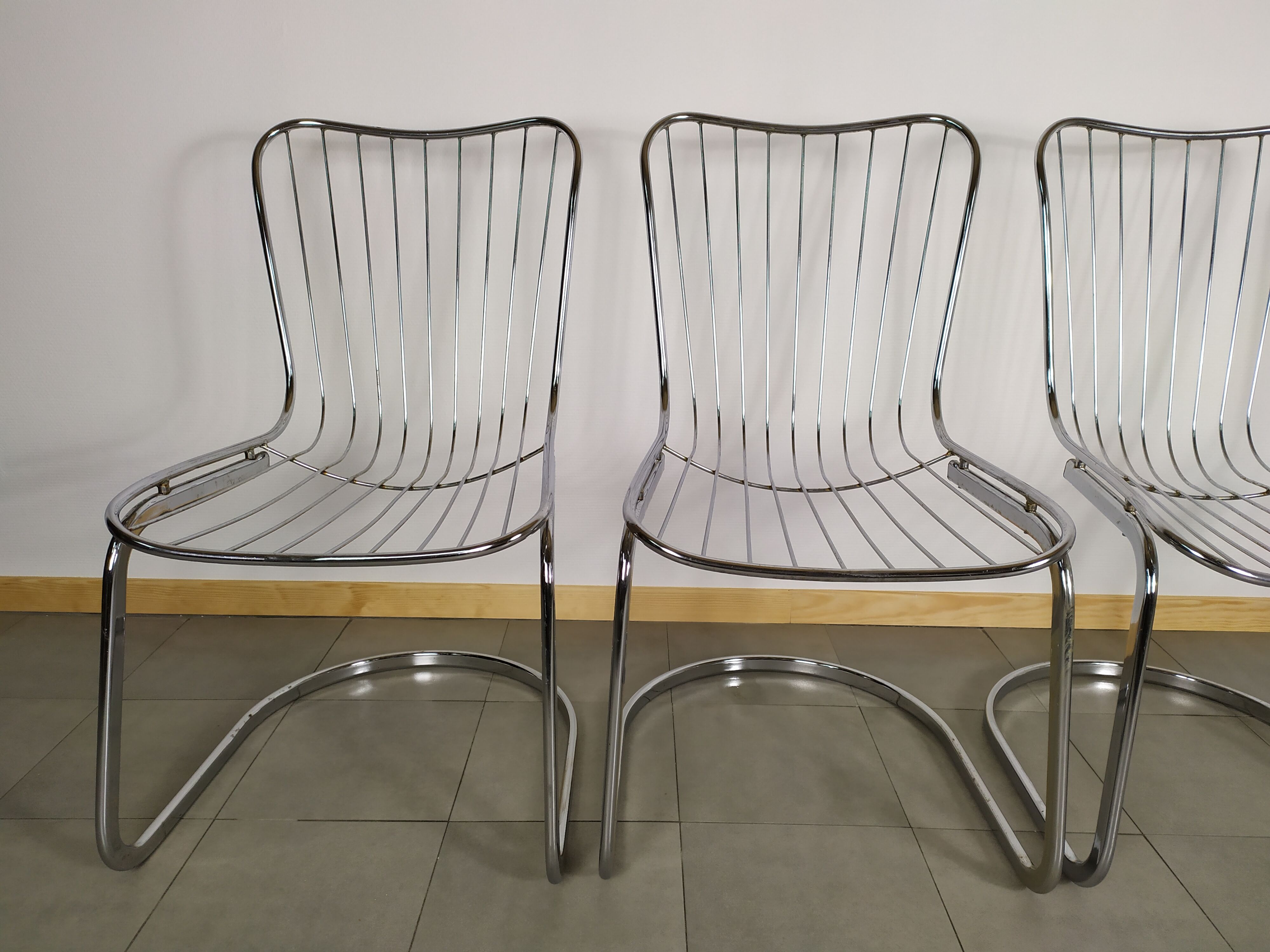 Lot de 4 chaise design en métal chromé années 70