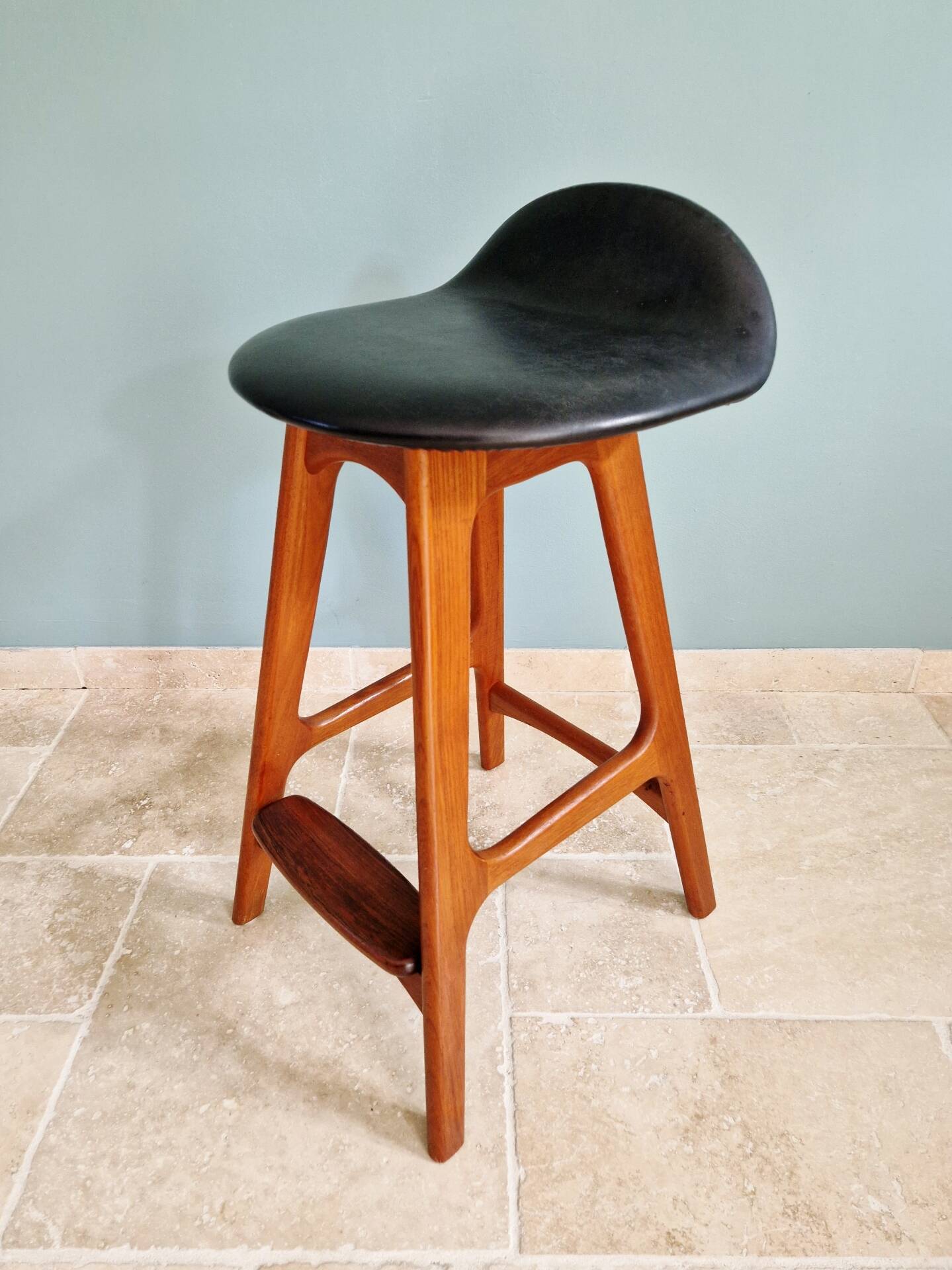 Scandinavian stool in solid teak, design by Erik Buch, Denmark, 1960.