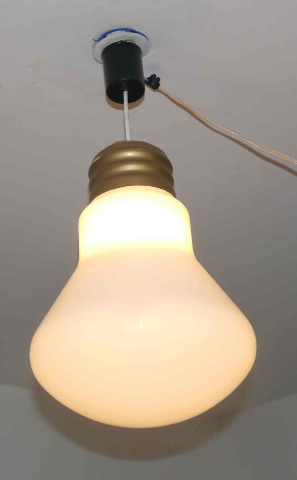Suspension vintage en opaline en forme d'ampoule s