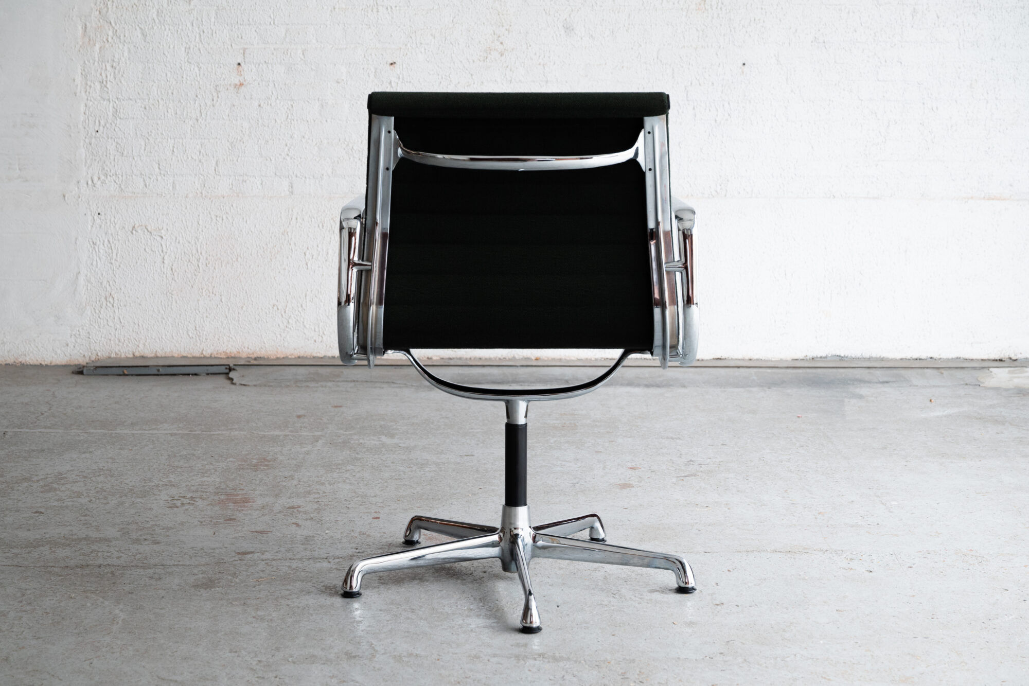 Paire de chaises de bureau ‘EA108’ par Charles & Ray Eames