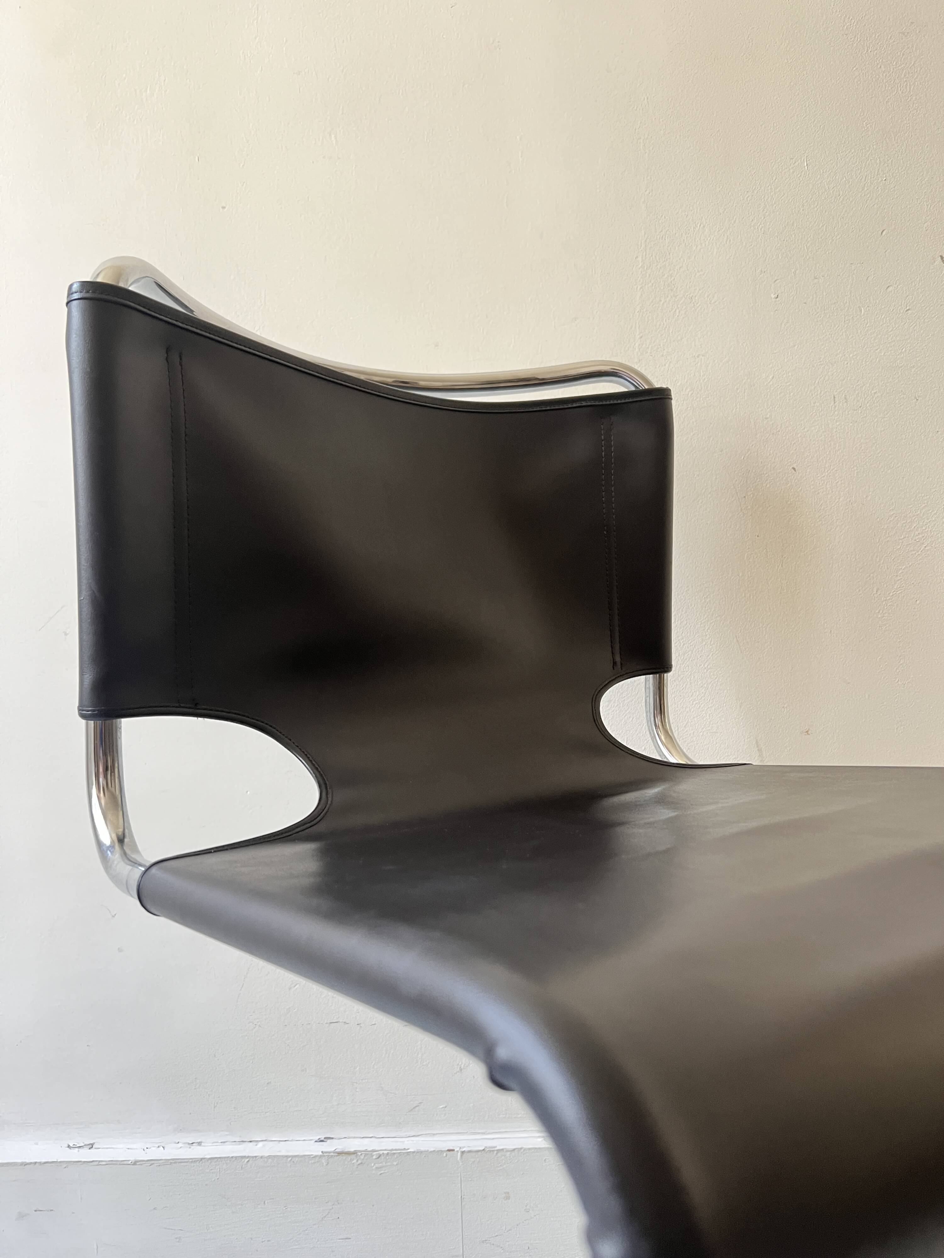 Chaise en métal tubulaire et cuir par Olivier Mourgue, France 1960-70