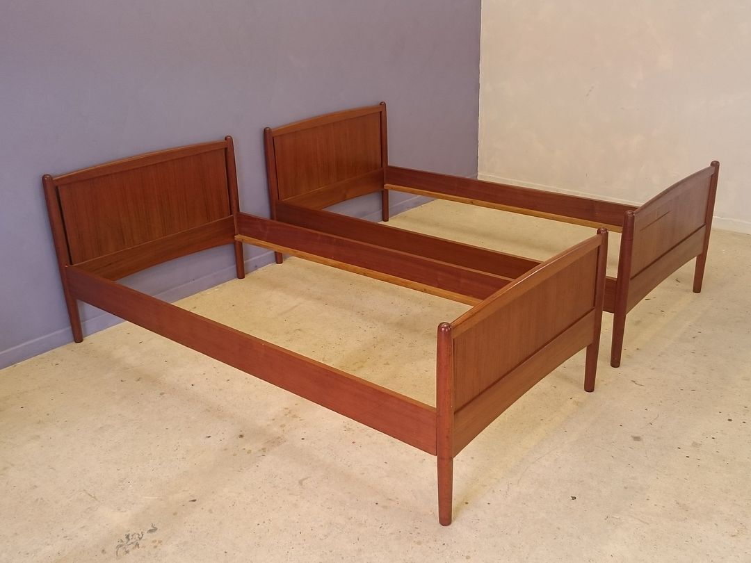 Pair of twin / Scandinavian daybay teak