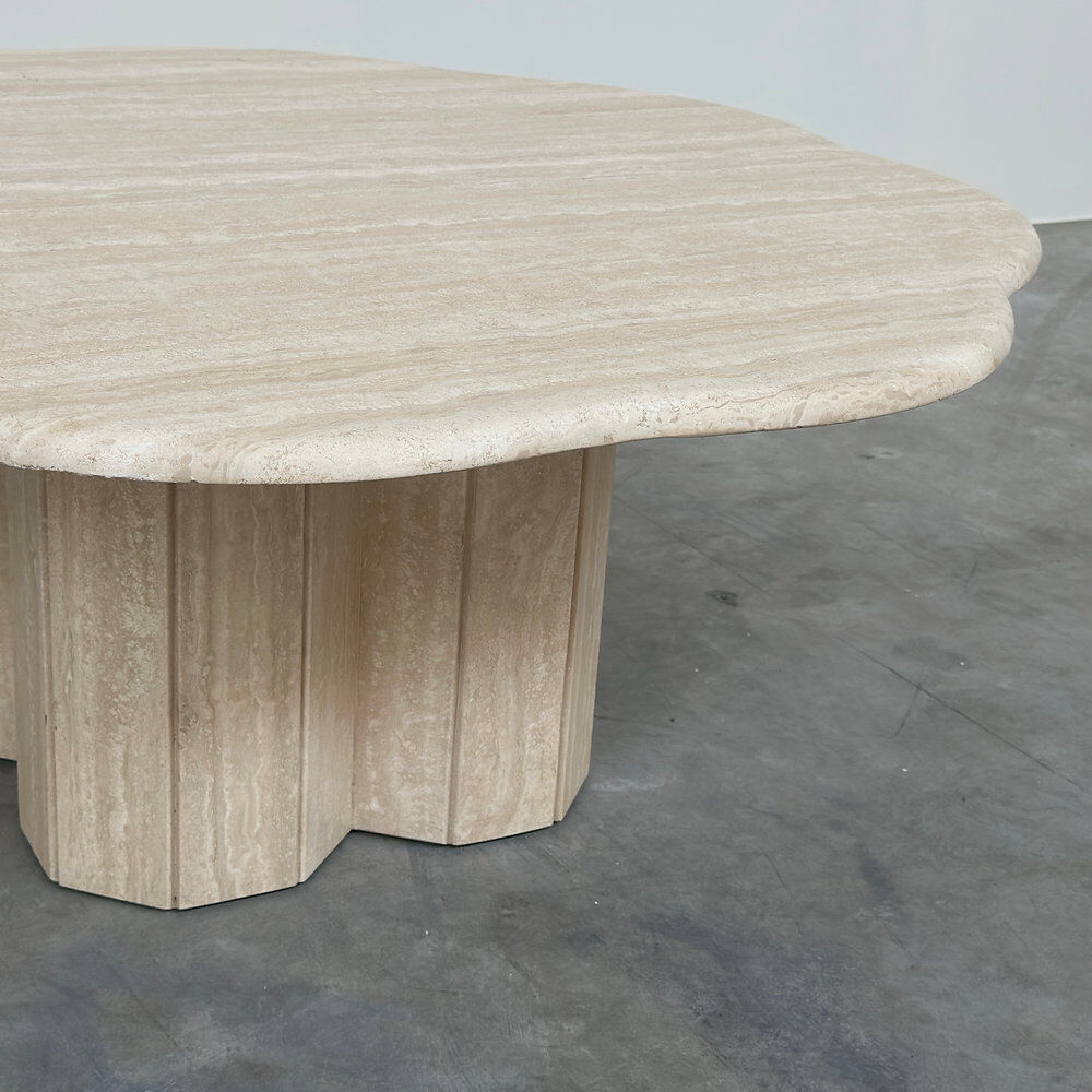 Table basse en travertin sculptural français élégant, années 1980