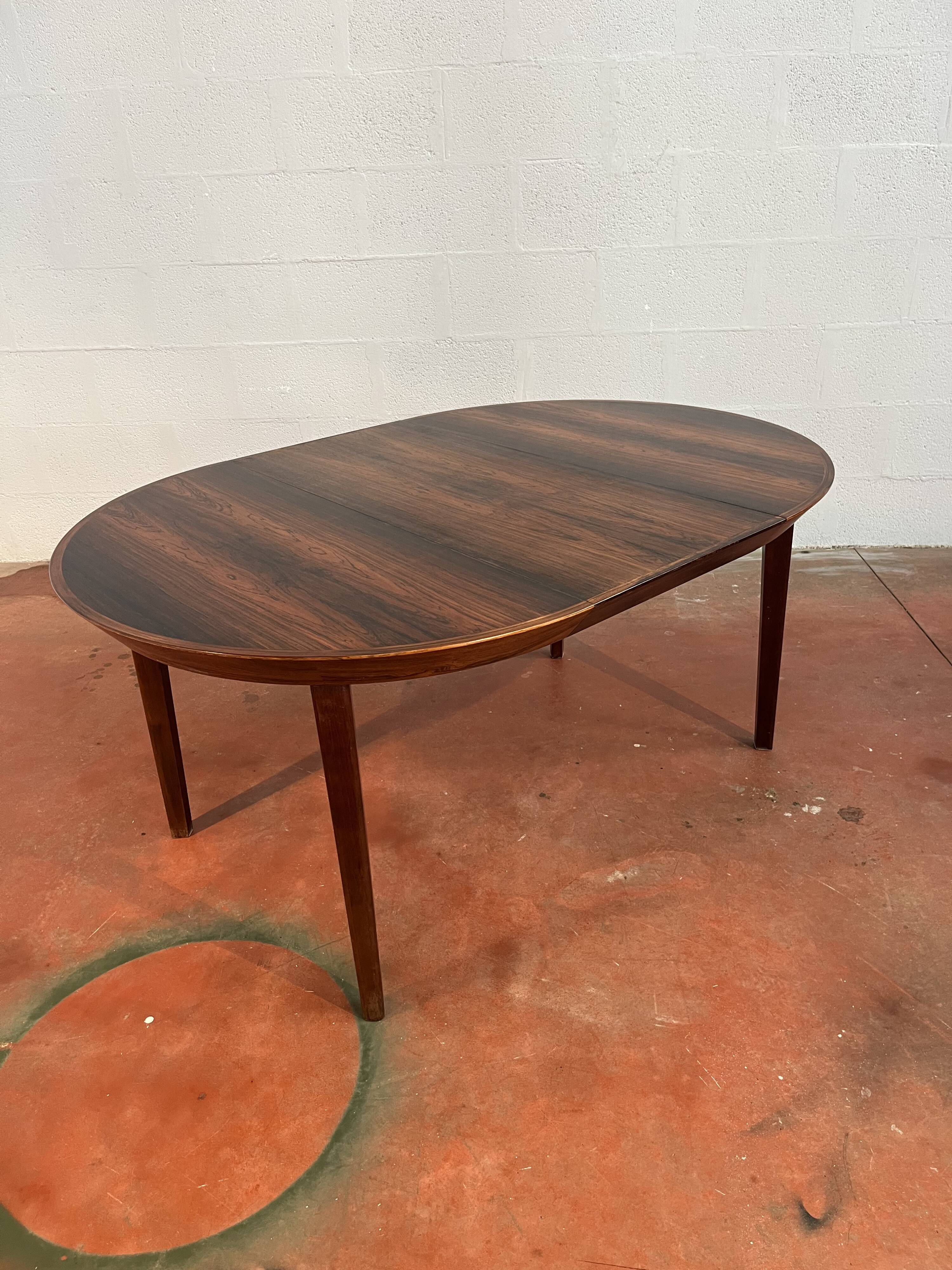 Ole HALD round table model "33" with double extension Denmark 1960