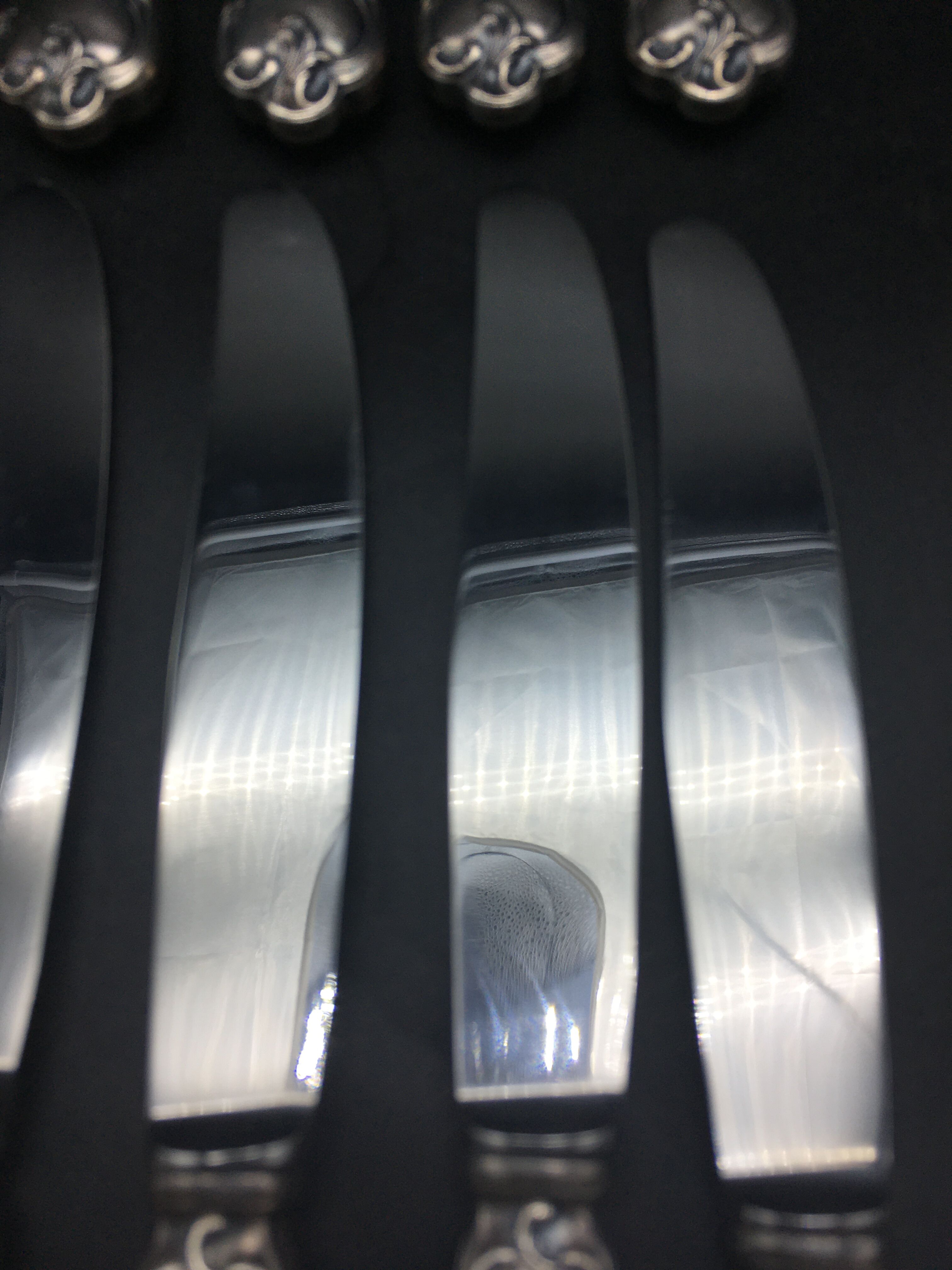 12 silver metal table knives model Rocaille