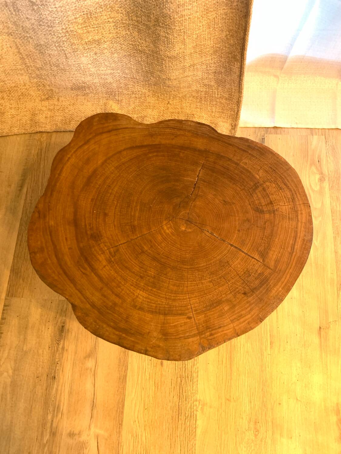 Table d’appoint en bois exotique