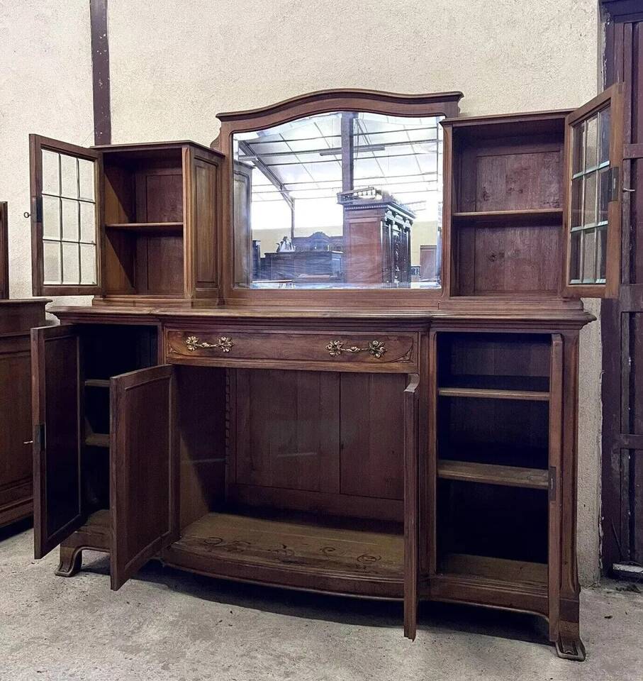 Buffet vitrine galbé époque Art Nouveau, dans l'esprit de L'école de Nancy