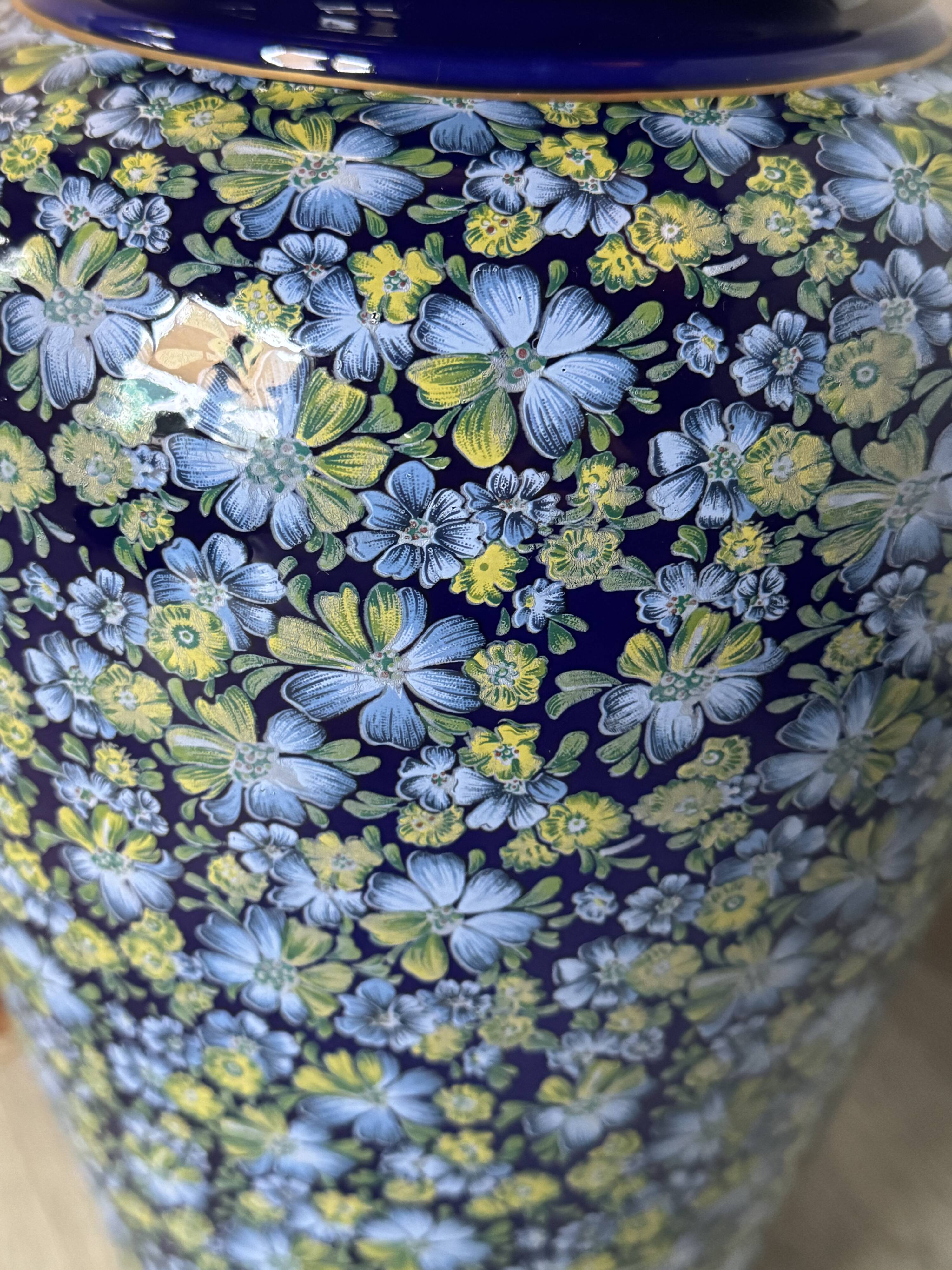 Decorative porcelain vase