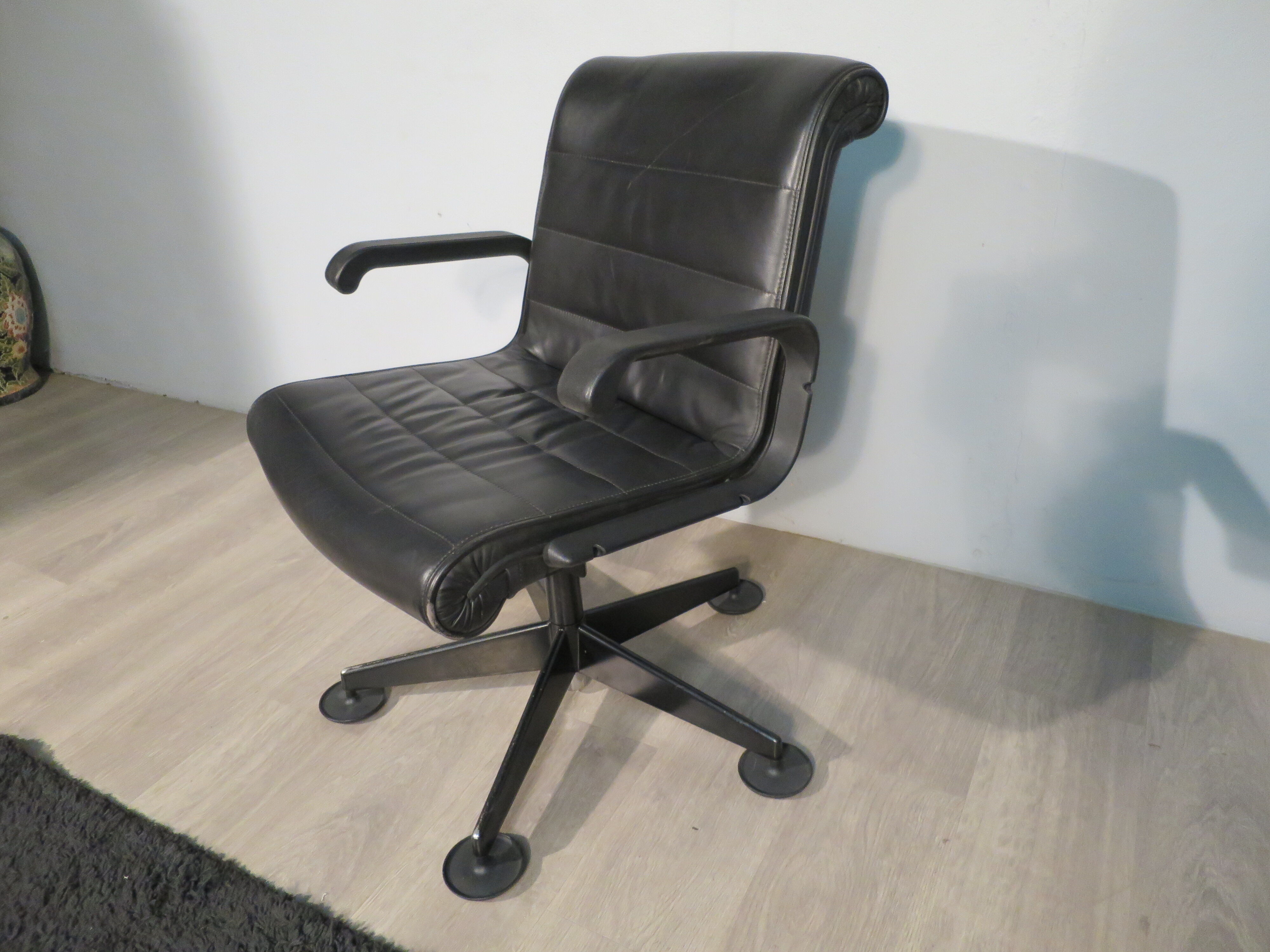 Sapper armchair edited by Knoll