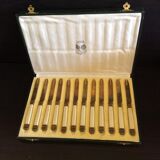 Service of 12 knives in its case