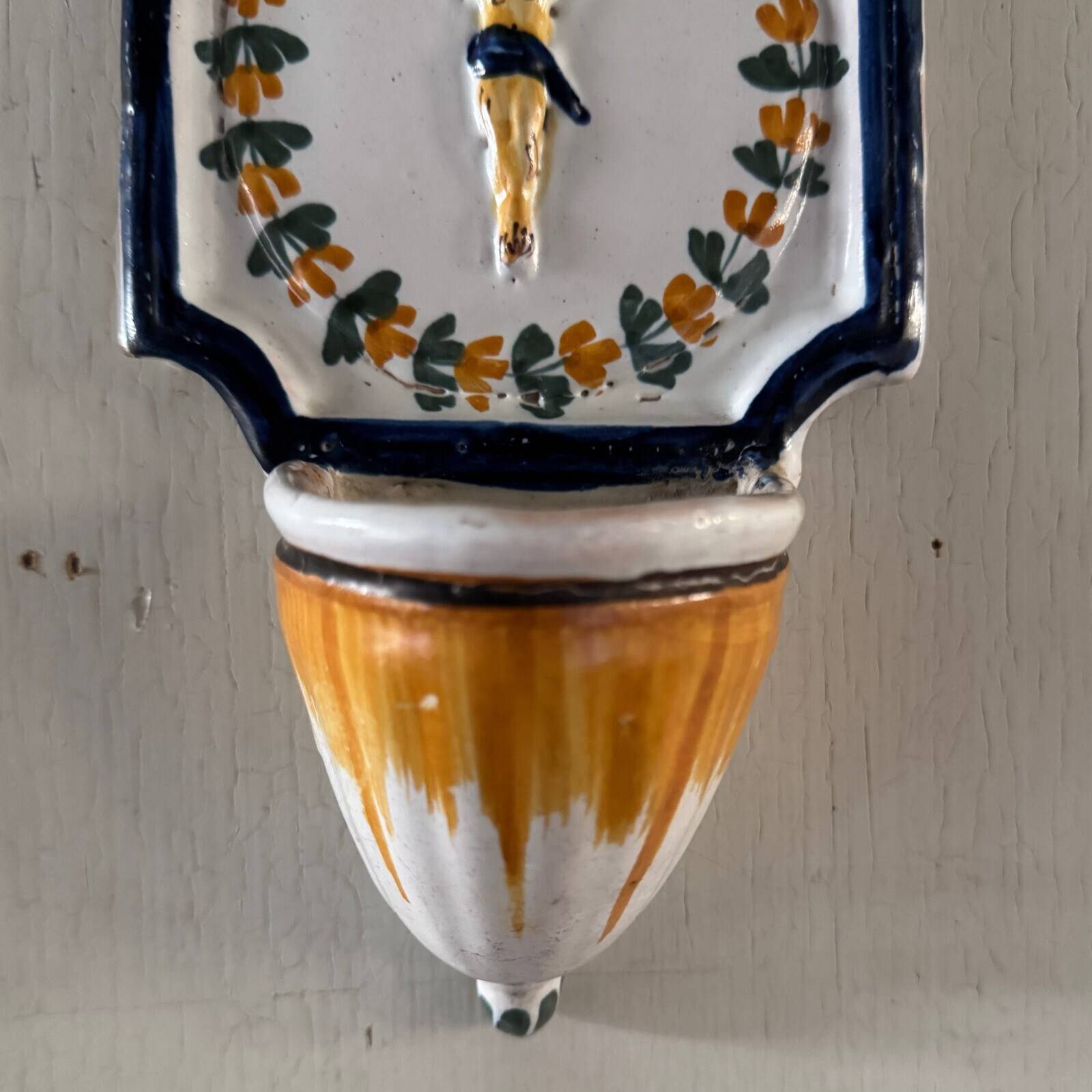 Bénitier en faïence de Nevers XVIIIe
