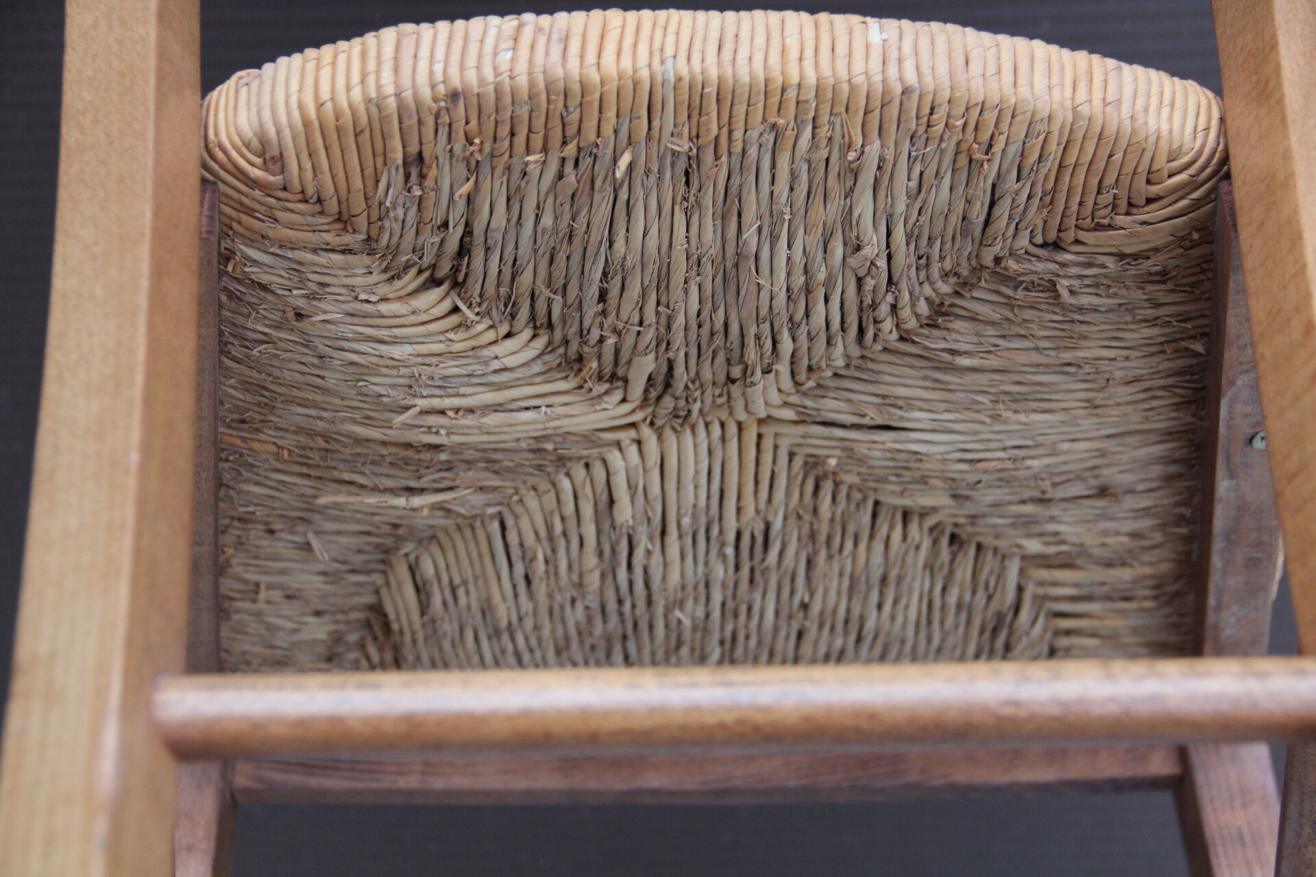 Chaise paillée de ferme