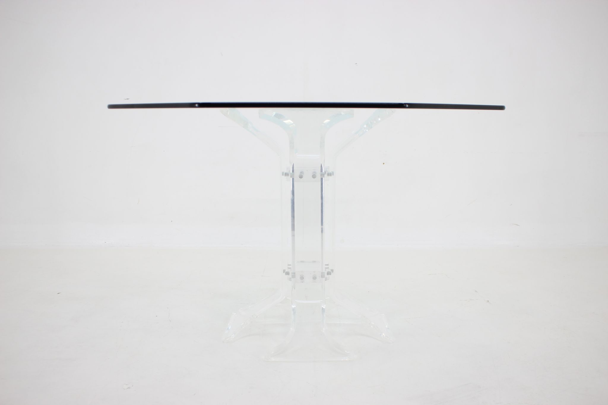 Table à manger lucite des années 1970 avec plateau en verre