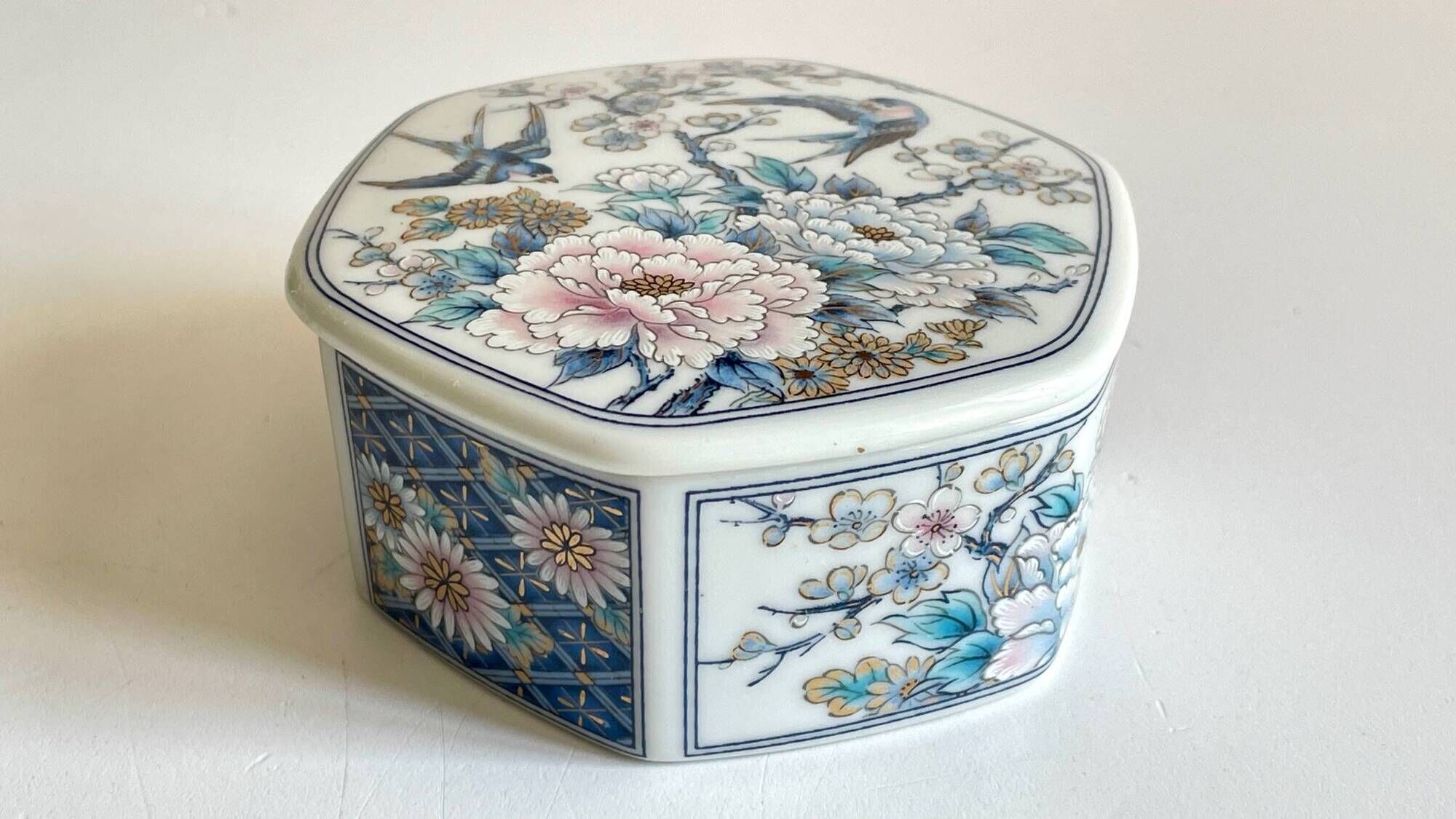 Ashtray porcelain japan