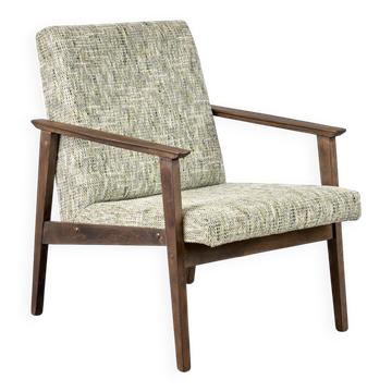 Un fauteuil vintage, fabriqué dans les années 1960, en Tchécoslovaquie.