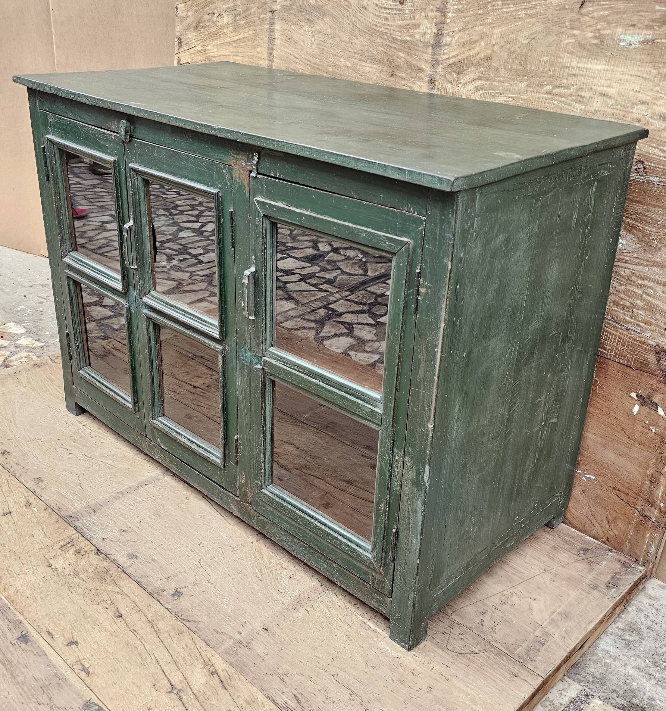Ancien buffet vitré en teck birman