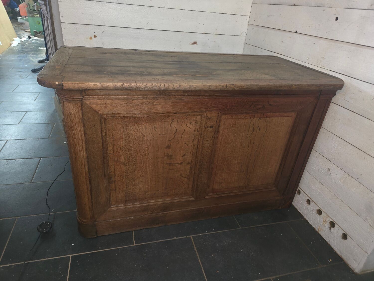 Comptoir de magasin ou de commerce en chêne