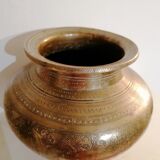 Pot à eau (vase) bénite antique en laiton d'Inde