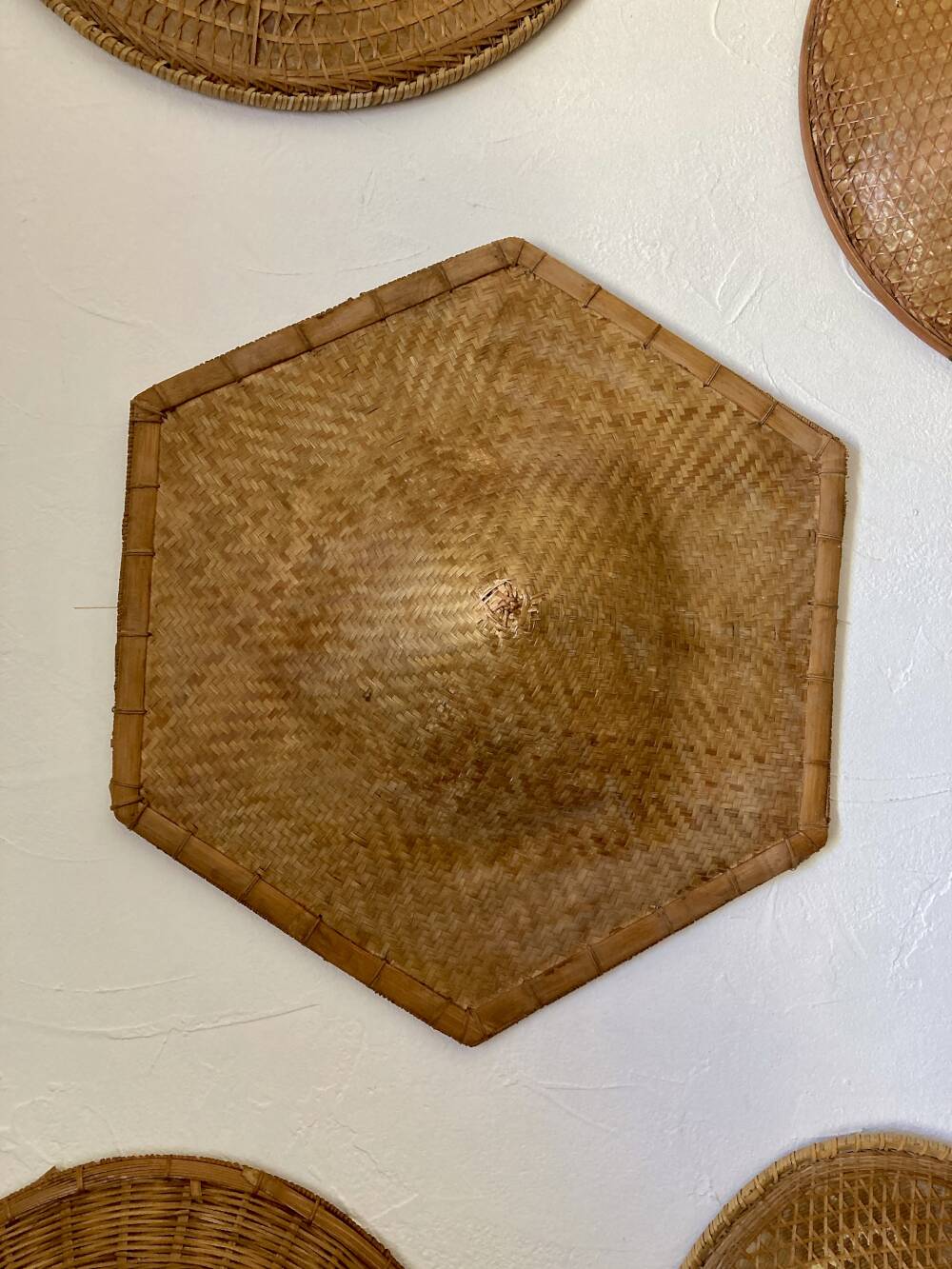 Collection de 7 chapeaux traditionnels vietnamiens