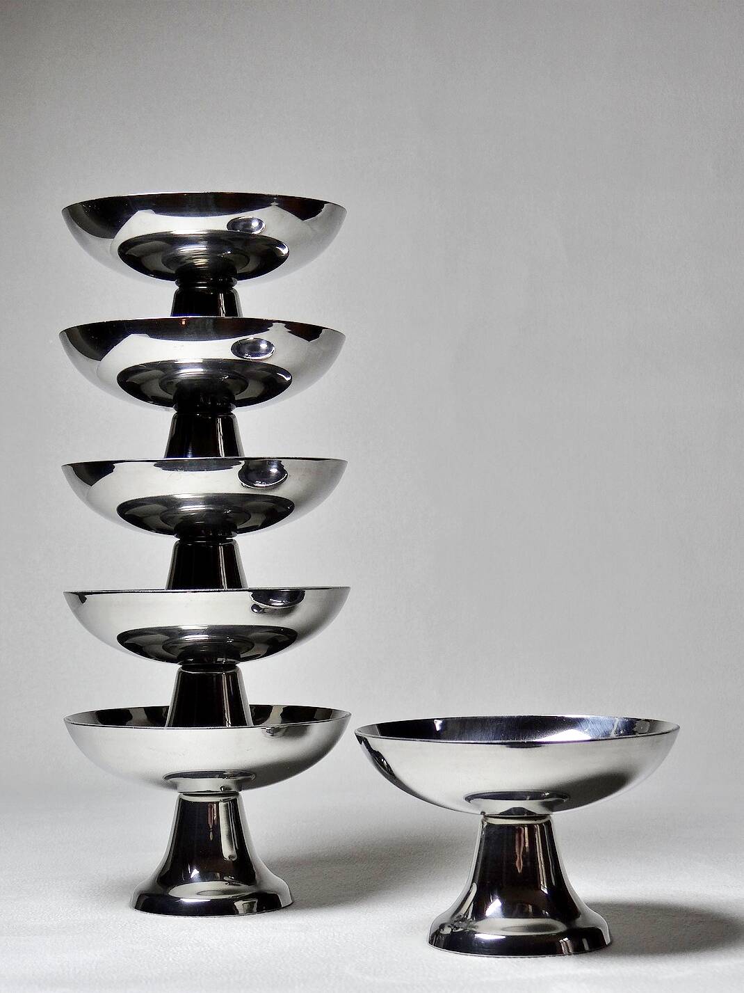 6 Vintage stainless steel dessert bowls by Guy Degrenne