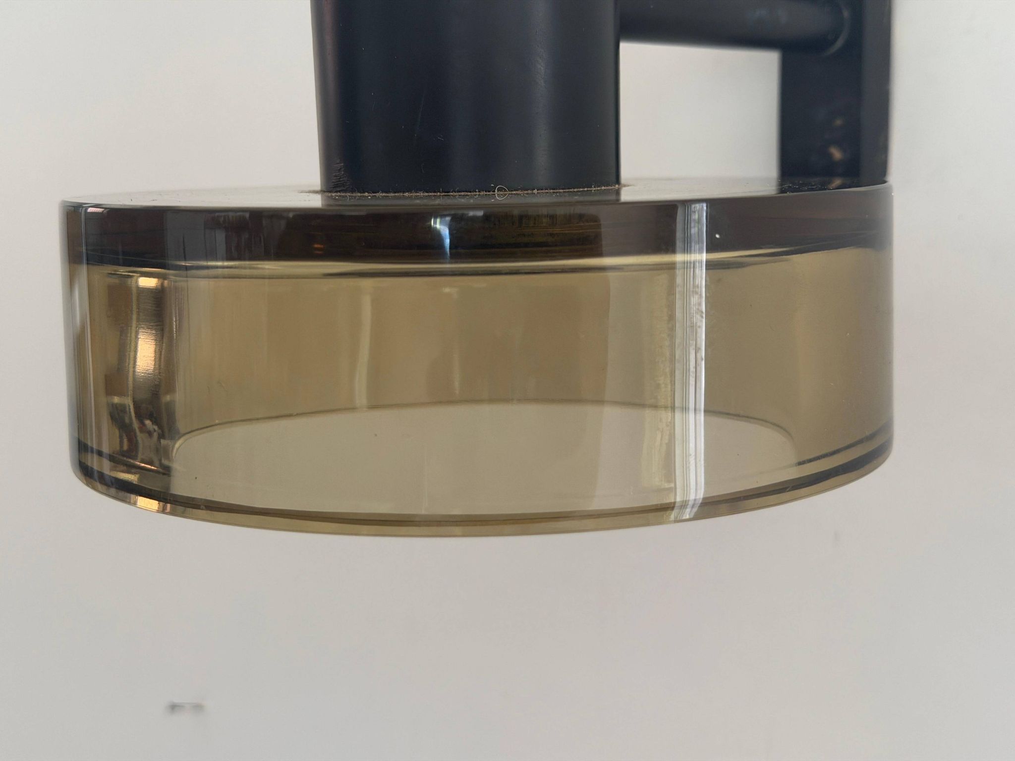 Simple wall light in glass and yellow-brown metal by Seguso, 1950s, Italy.