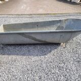 Zinc bathtub