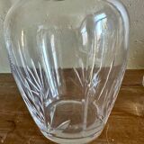 Carafe ancienne en verre moulé