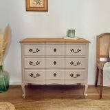 Antique chest of drawers