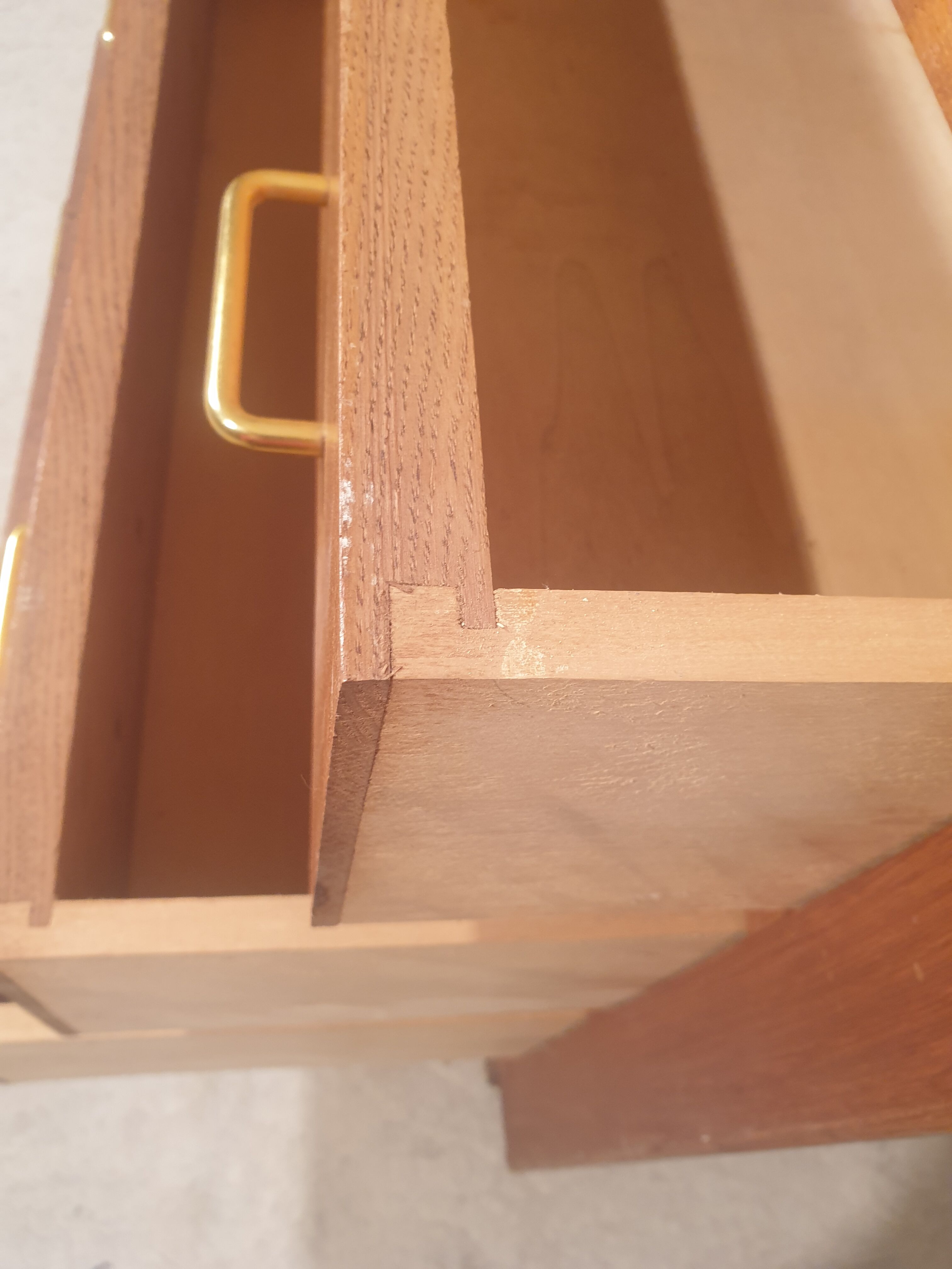 Commode vintage