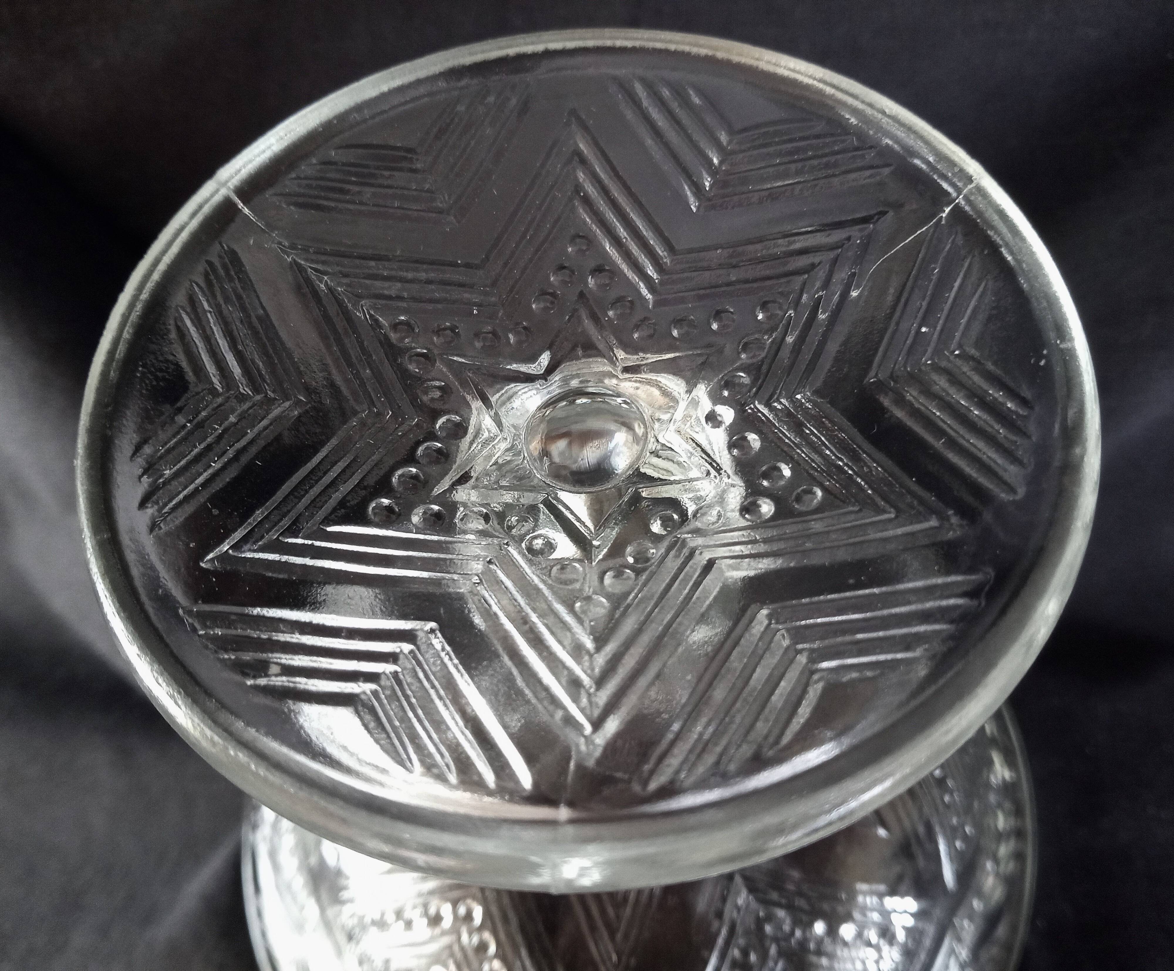 Candy box on foot in cut crystal with Art Deco geometric patterns