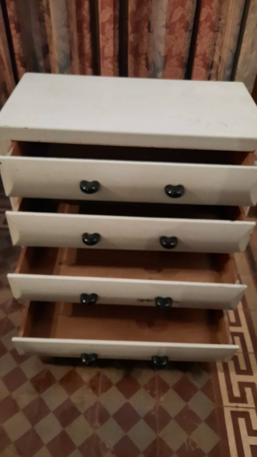 Vintage chest of drawers