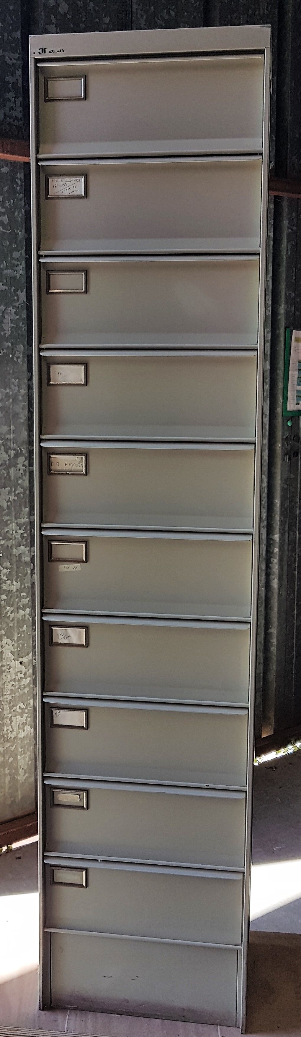 Armoire à clapet de la marque Sansen à 10 clapets
