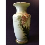 Vase balustre en opaline Louis Philippe florale XIXe