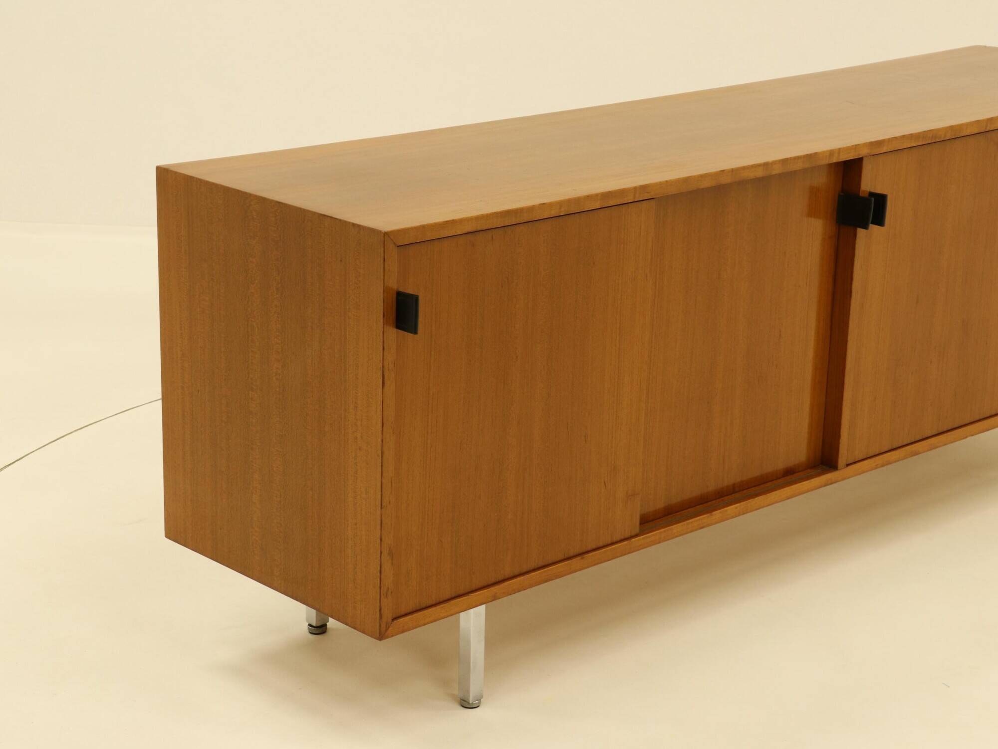 Buffet de style Mid-Century signé Florence Knoll pour Knoll International