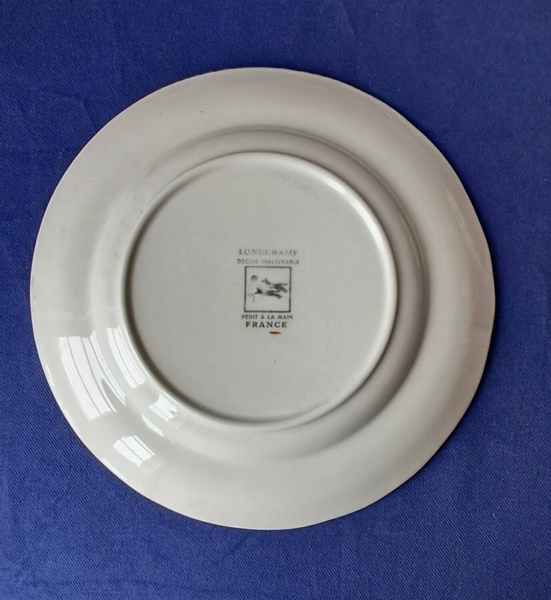 Fluted plate Longchamp, decorated with dragonflies and flowers.