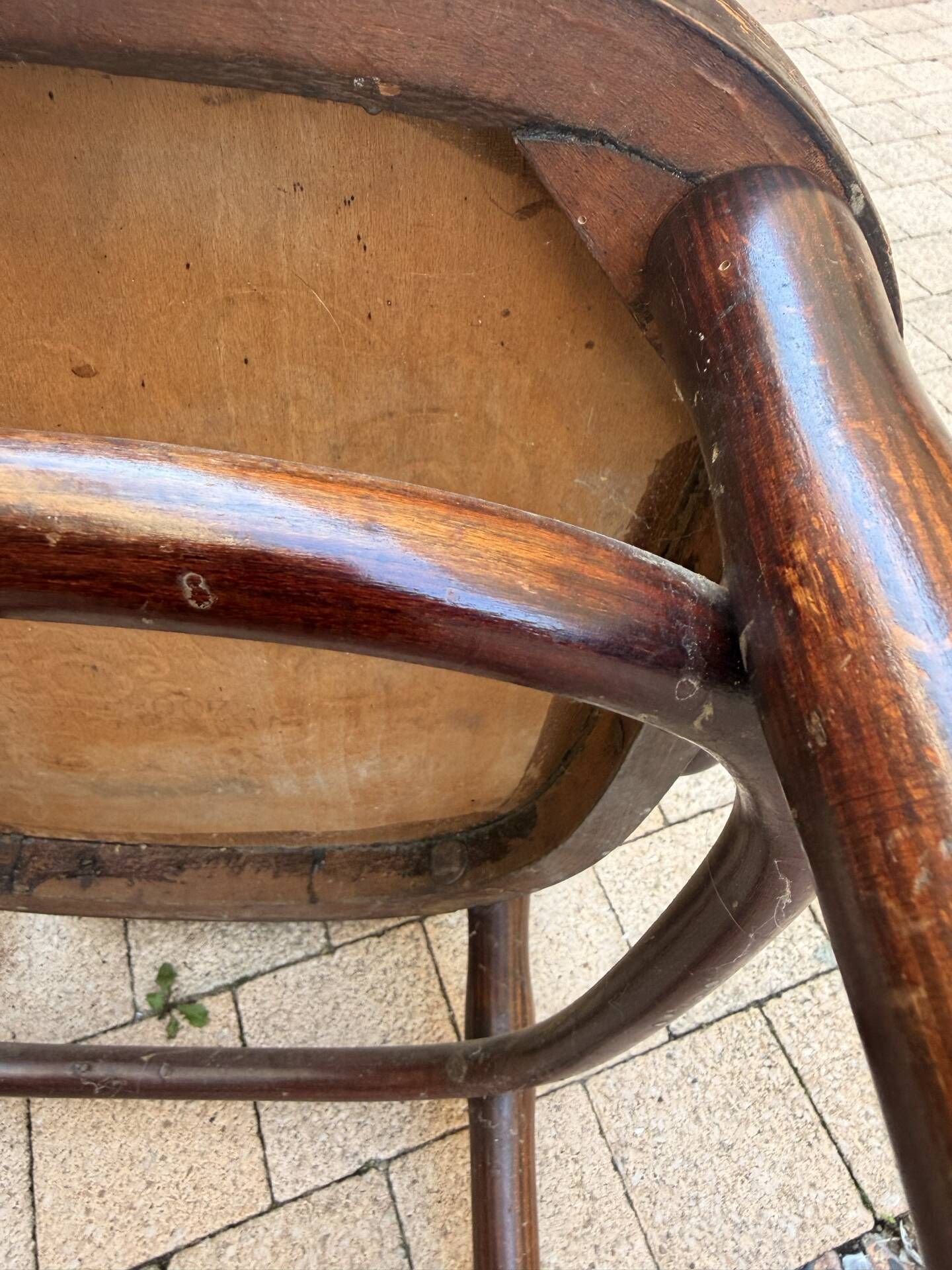 Fauteuil Thonet ancien, assise et dossier en bois pressé Art Nouveau