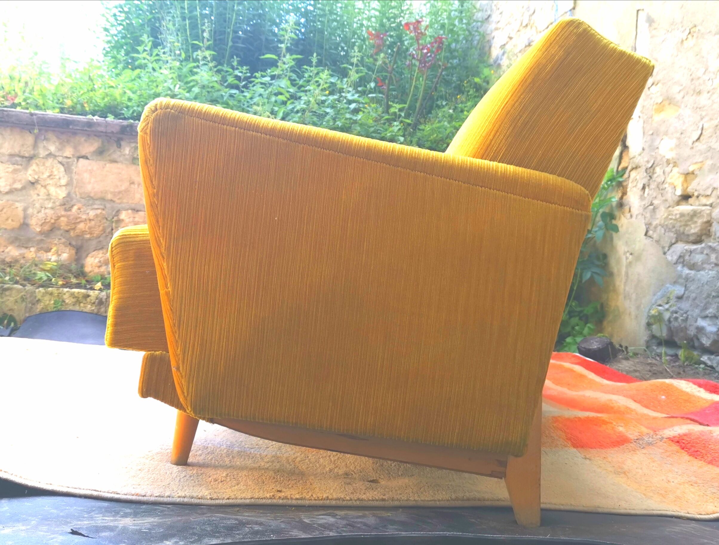 Convertible sofa in golden yellow velvet