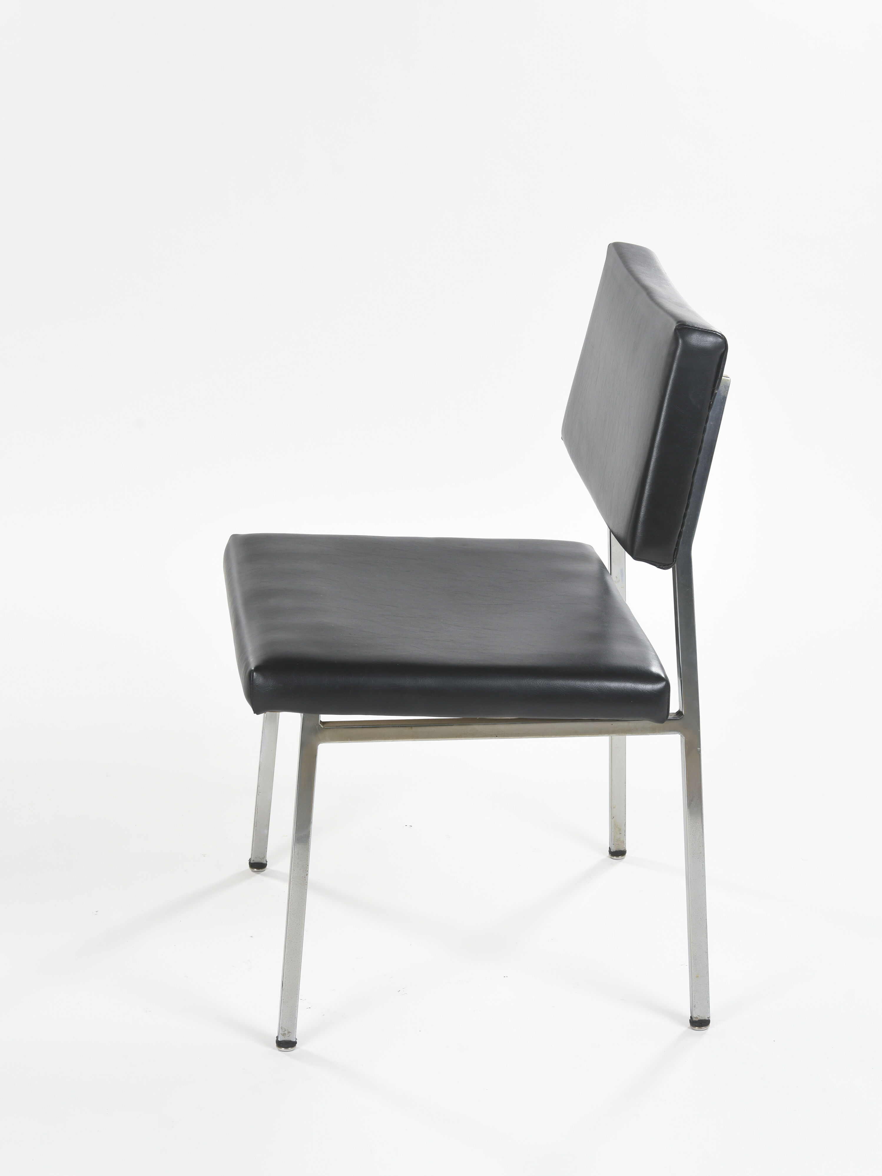 Six chaises Prestige par Pierre Guariche édition Temoin