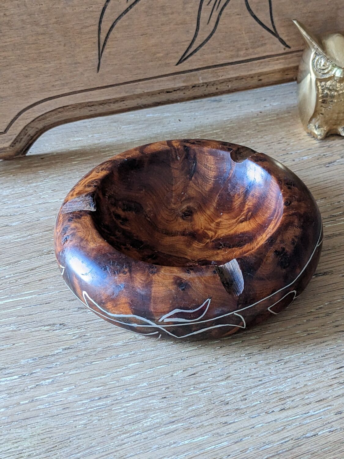 Artisanal ashtray in solid olive tree