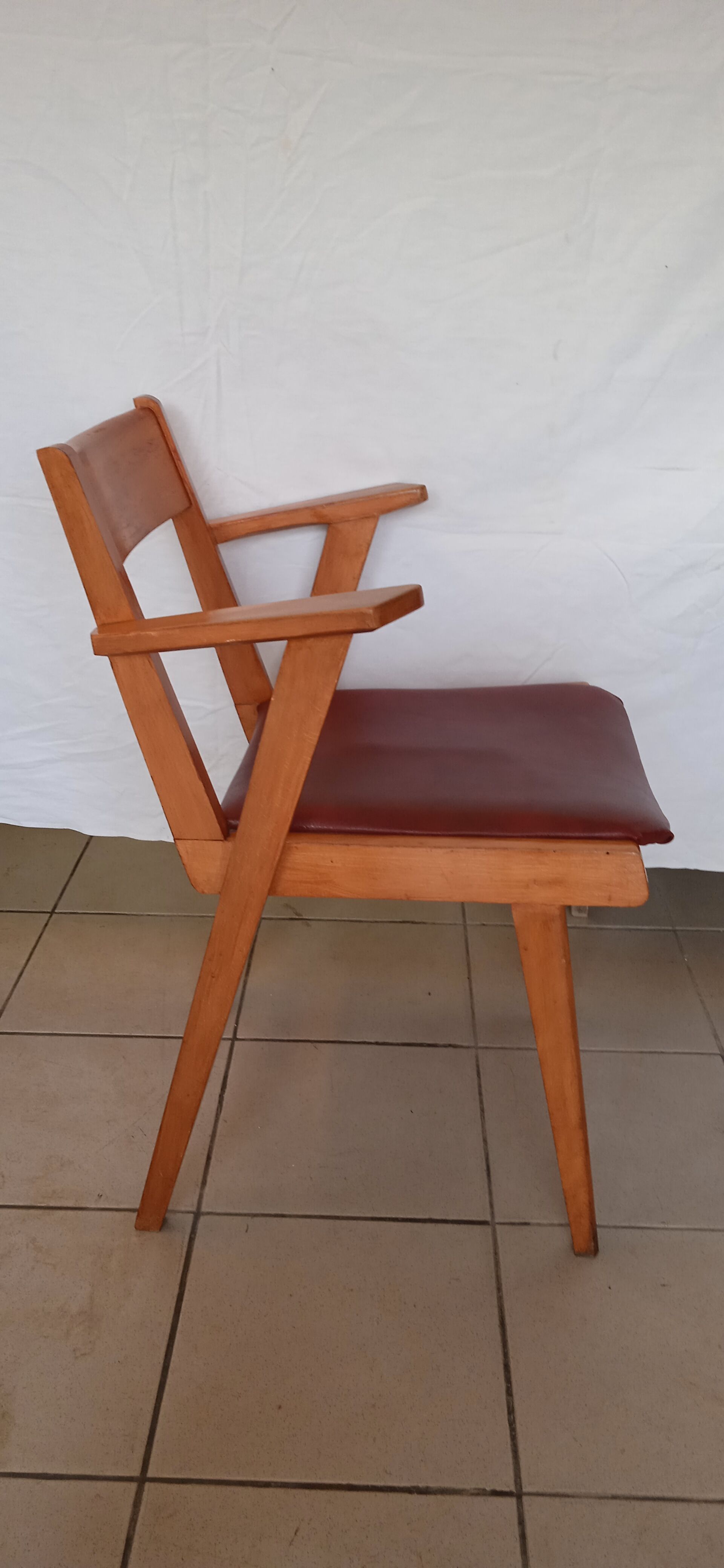 Series of 4 Scandinavian chairs