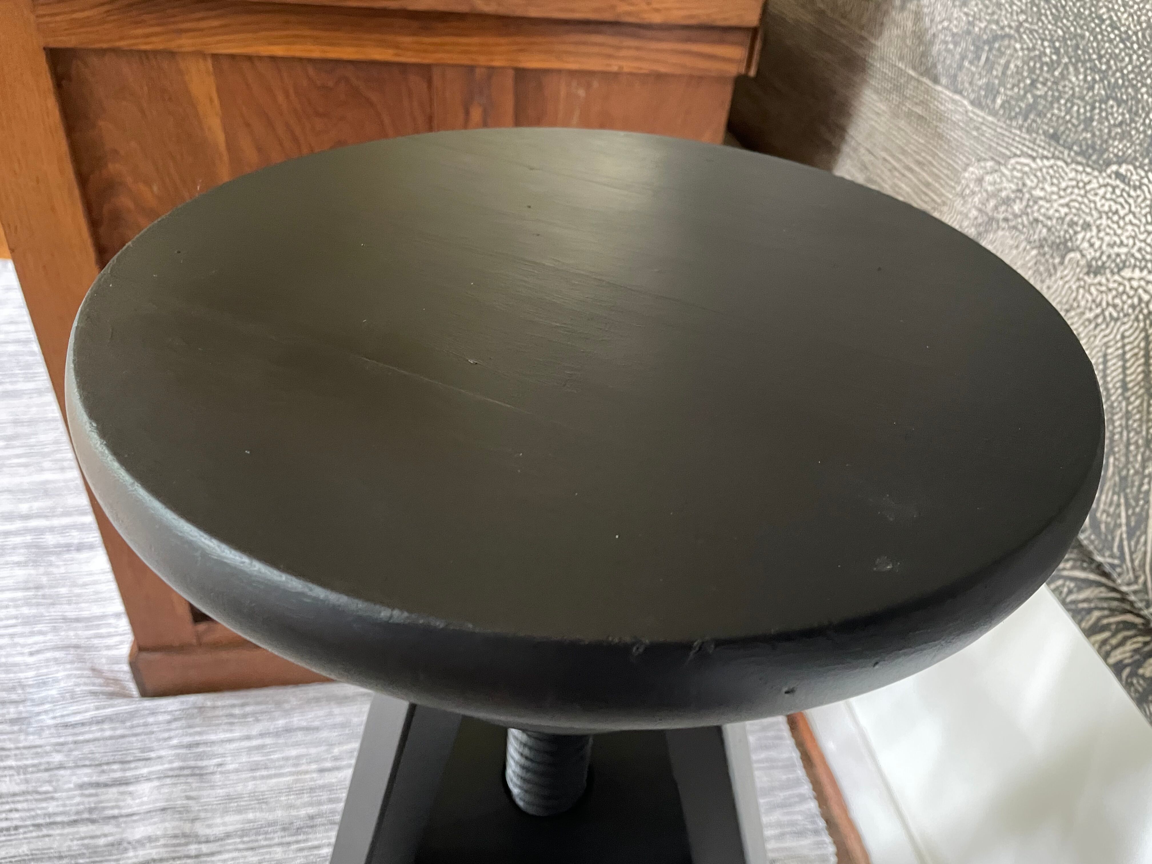 Tabouret à vis