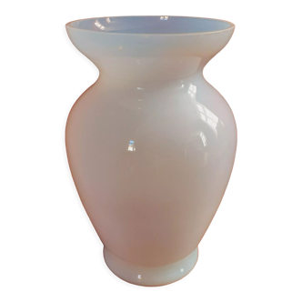 Vintage vase early XX th in white opaline