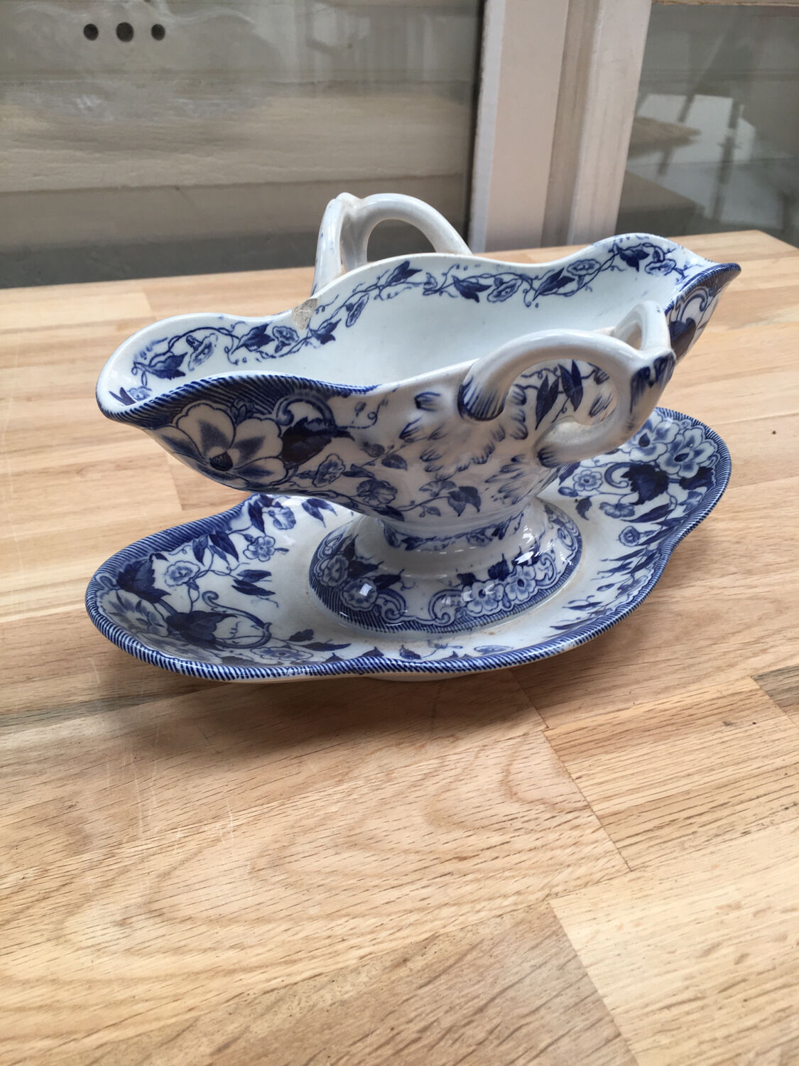 Gravy boat